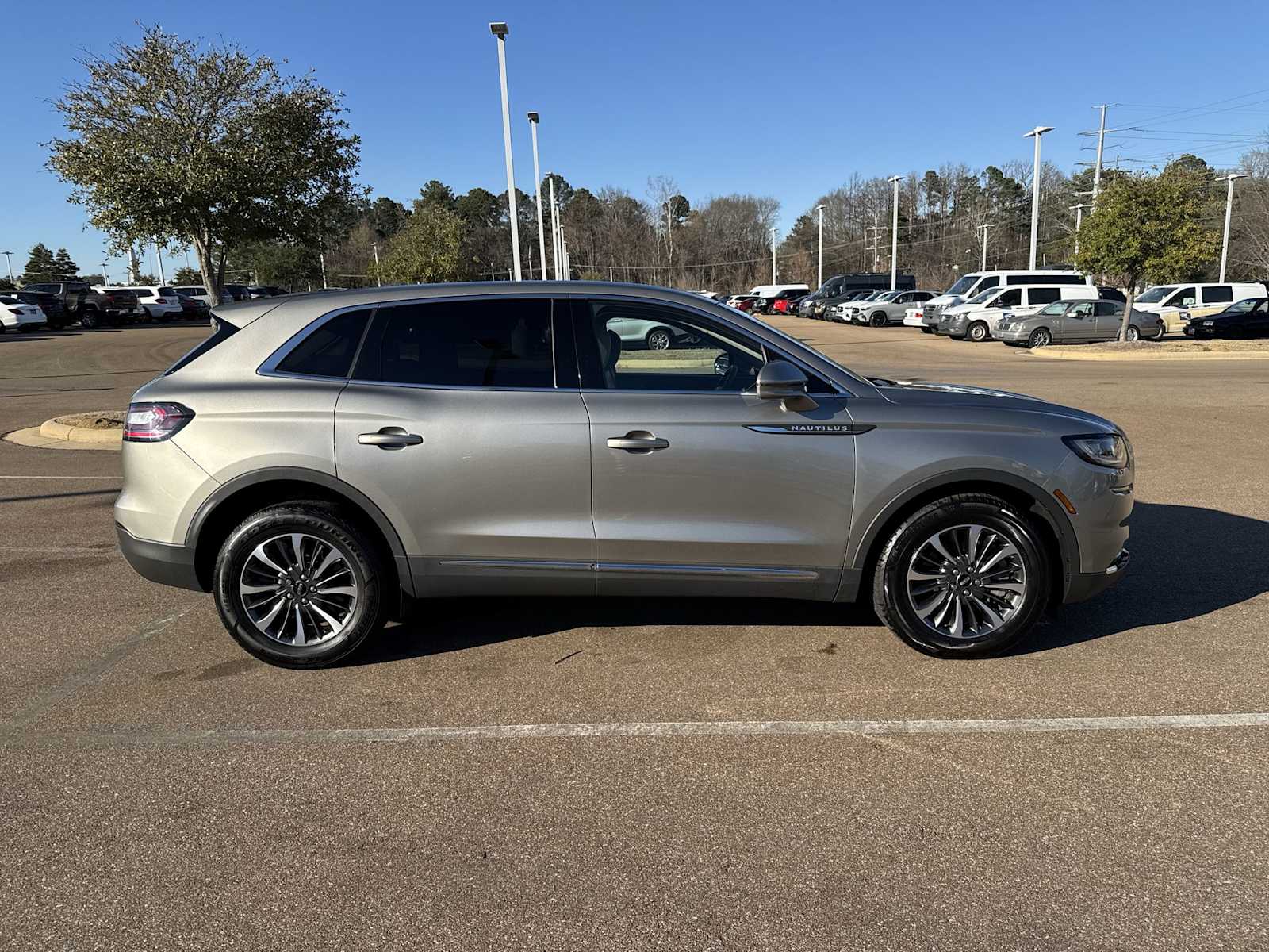 Thumbnail: 2023 Lincoln Nautilus - 7