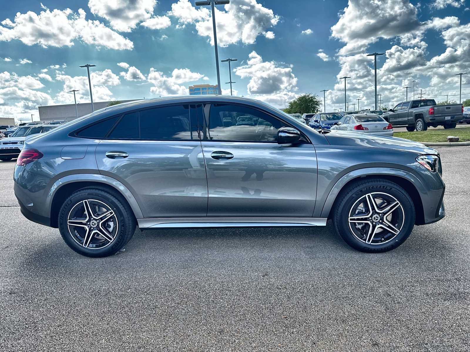 Thumbnail: 2026 Mercedes-Benz GLE - 10