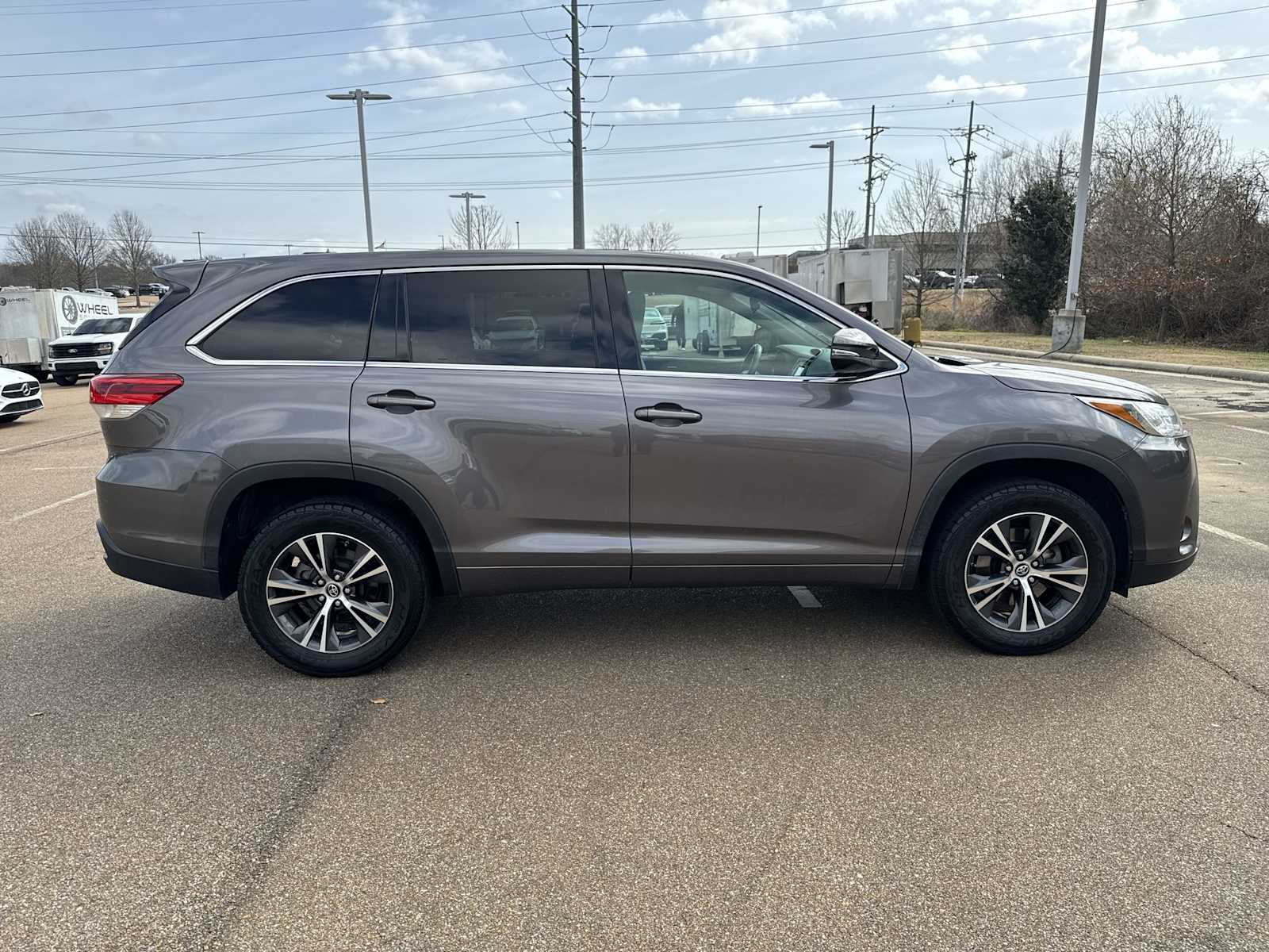 Thumbnail: 2017 Toyota Highlander - 7