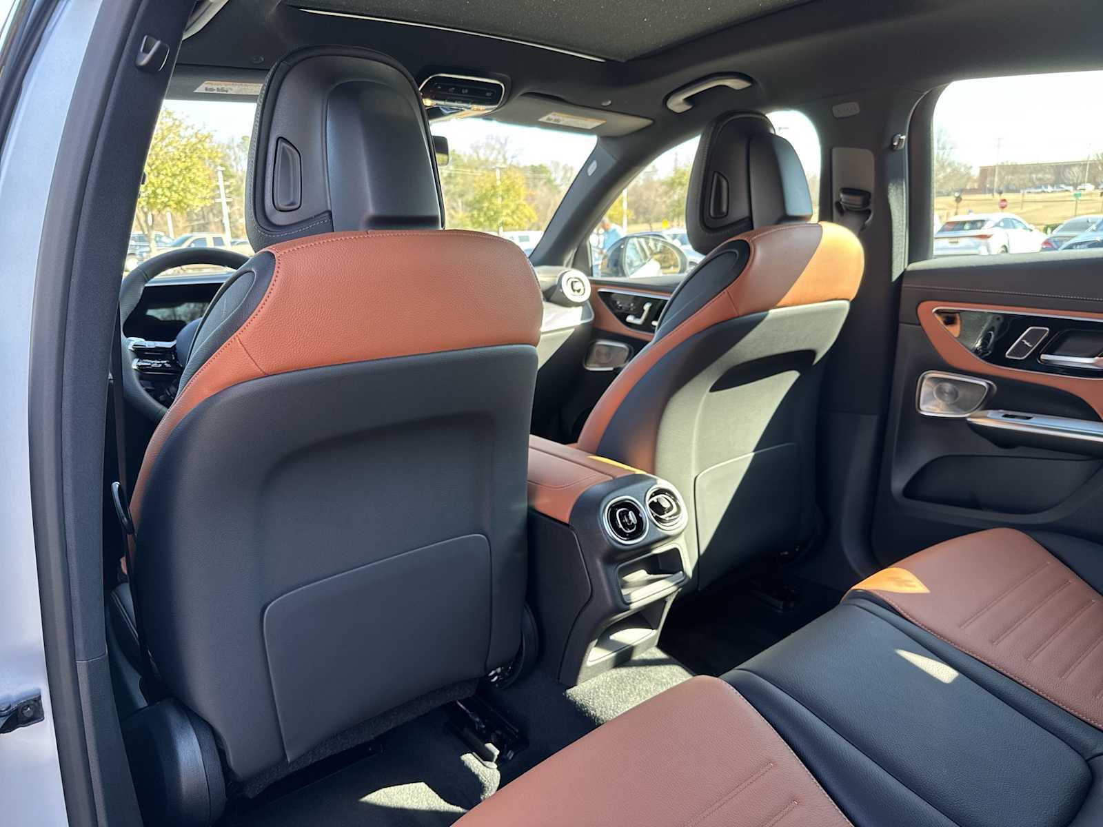 Thumbnail: 2026 Mercedes-Benz GLC - 16