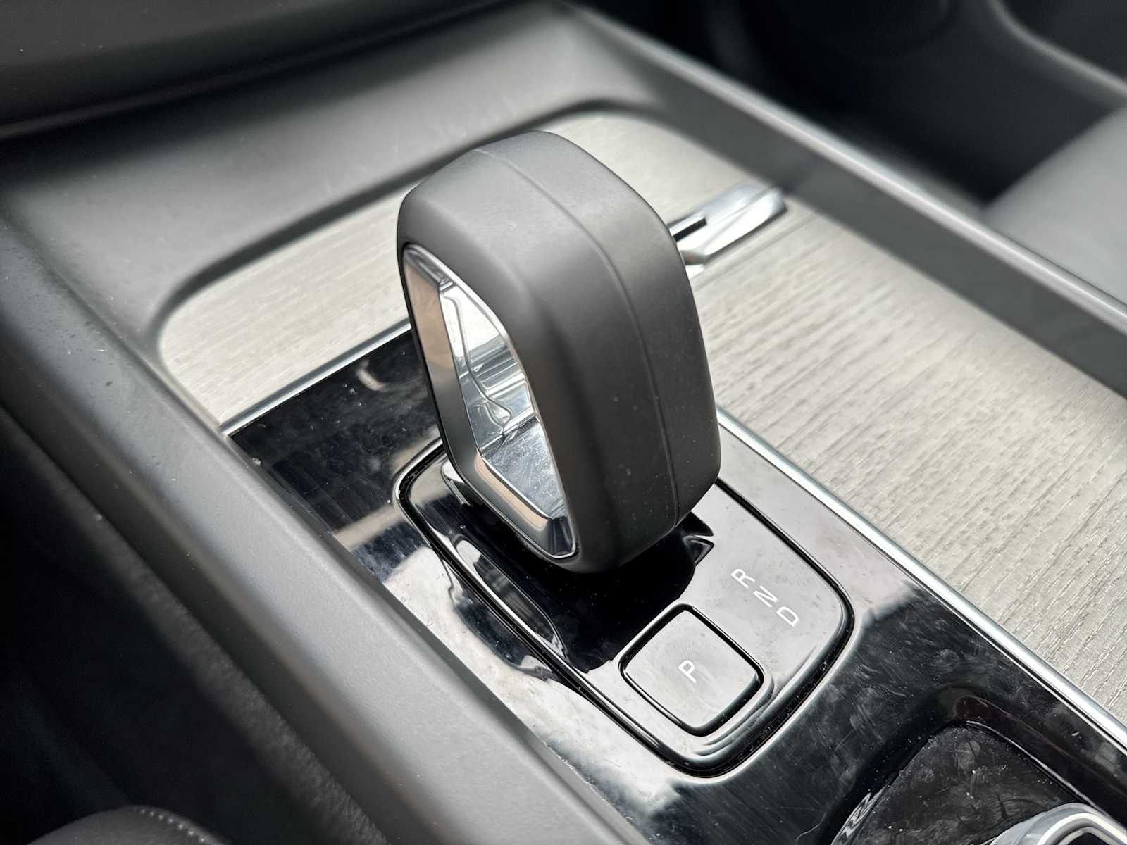 Thumbnail: 2025 Volvo XC60 - 24