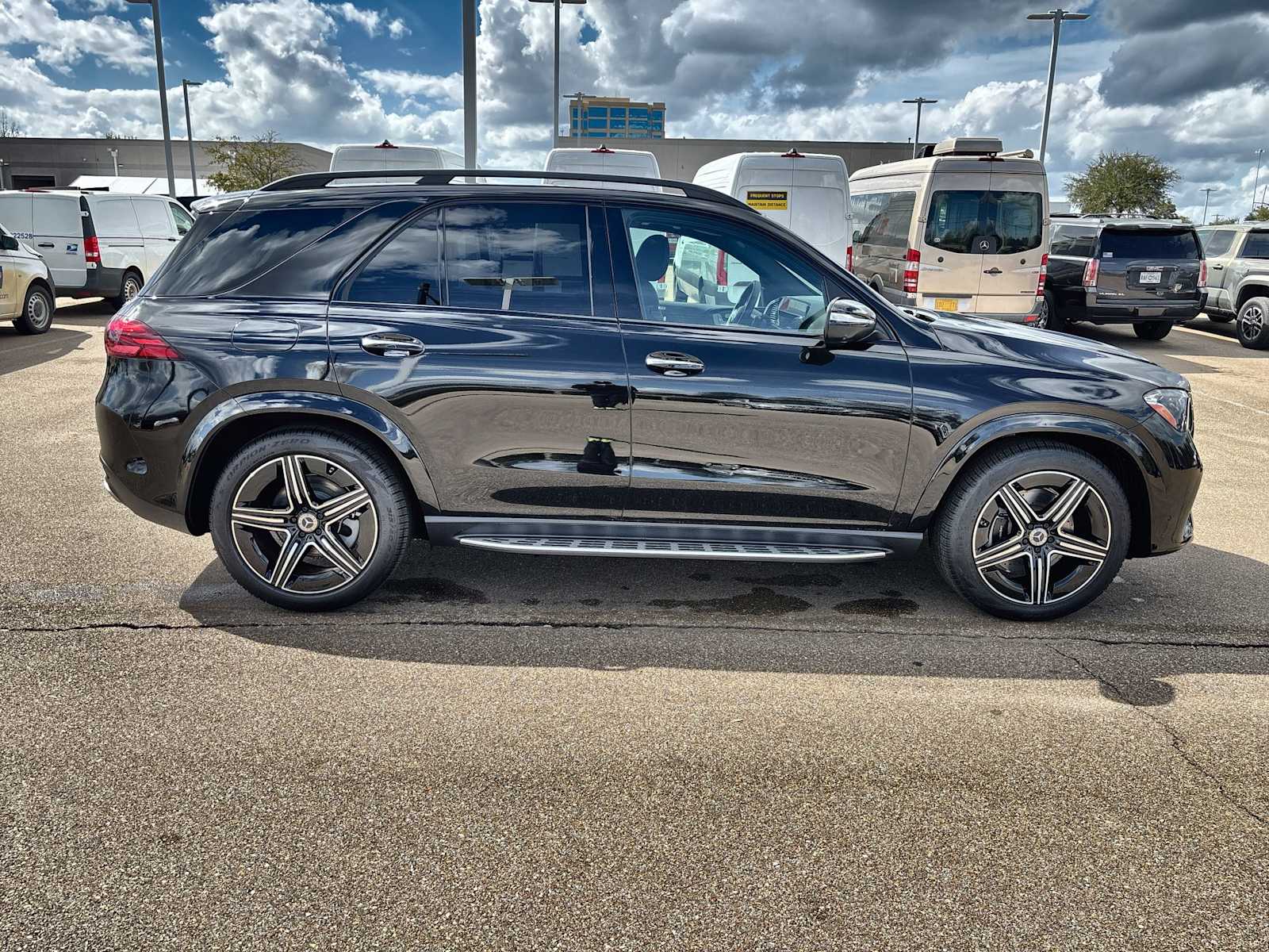 Thumbnail: 2026 Mercedes-Benz GLE - 10