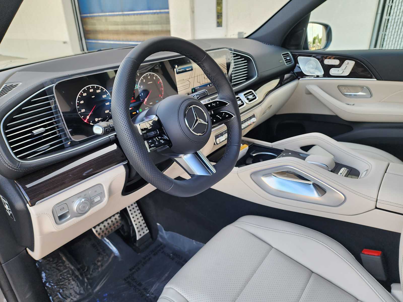 Thumbnail: 2025 Mercedes-Benz GLS - 15