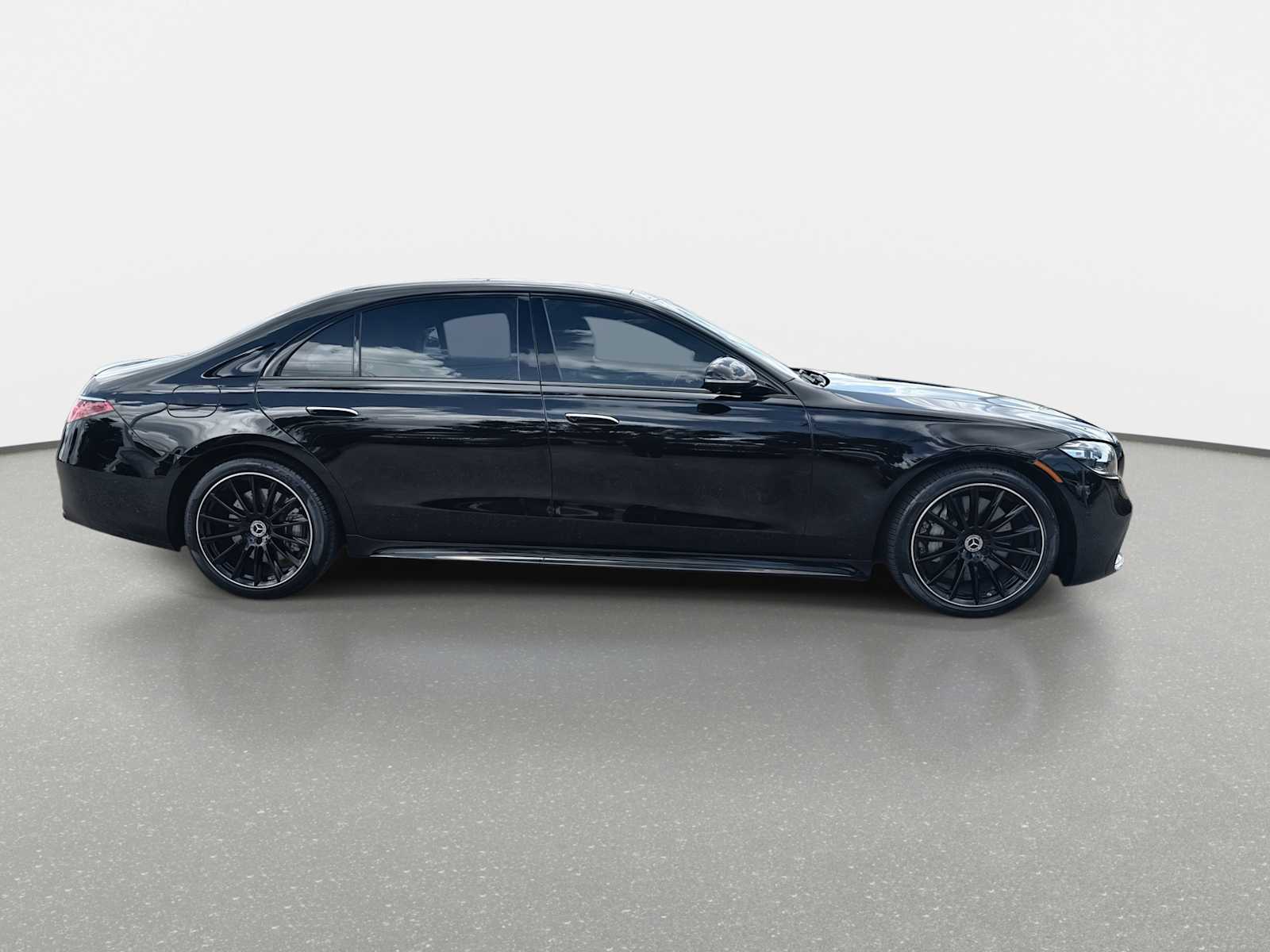 Thumbnail: 2023 Mercedes-Benz S-Class - 10
