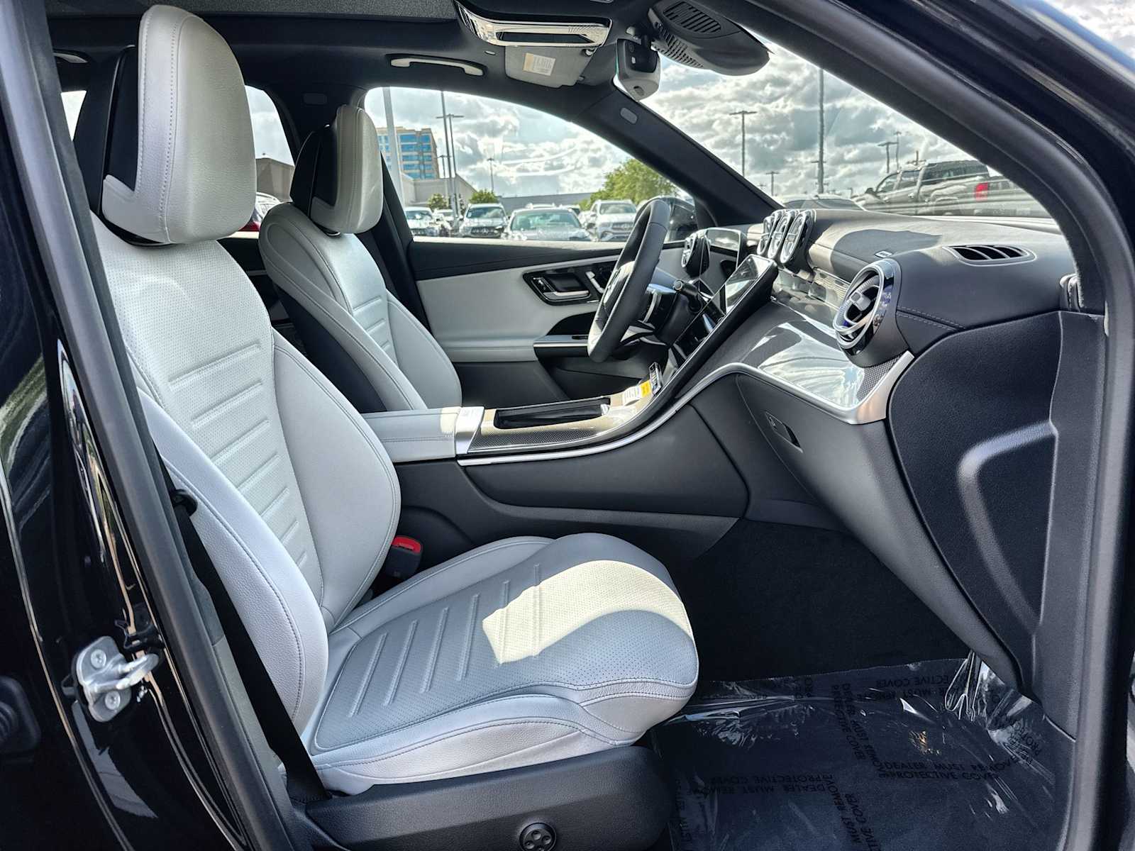 Thumbnail: 2026 Mercedes-Benz GLC - 9