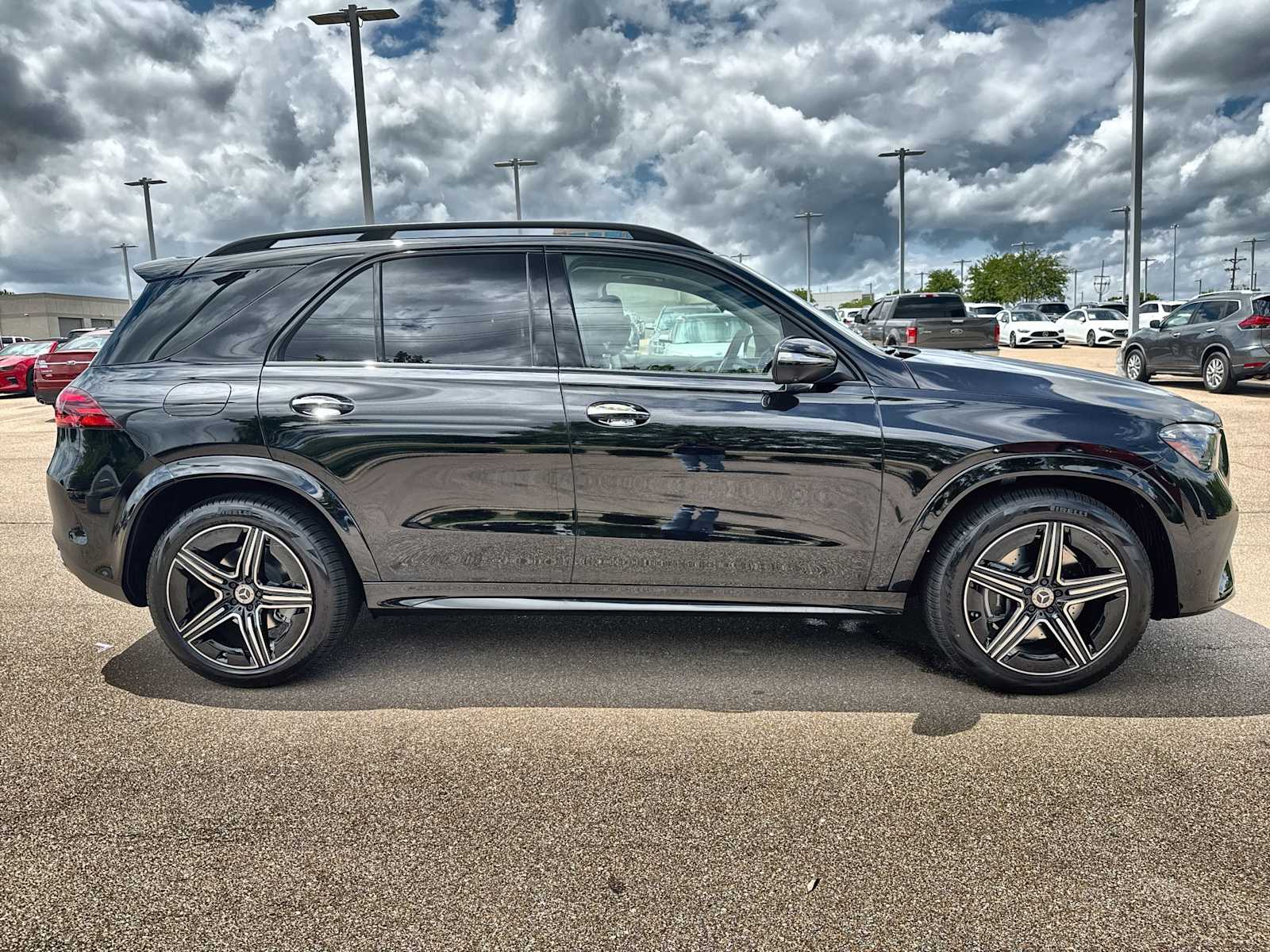 Thumbnail: 2026 Mercedes-Benz GLE - 10