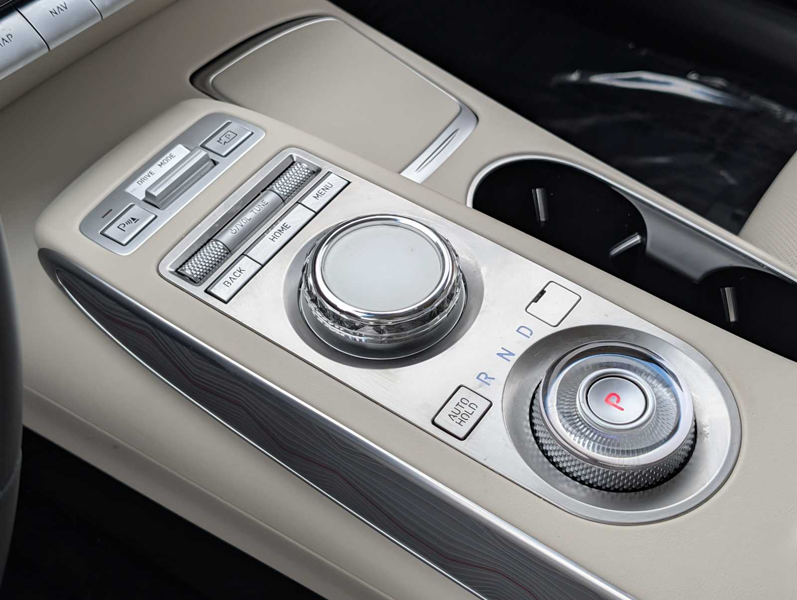 Thumbnail: 2022 Genesis GV70 - 21