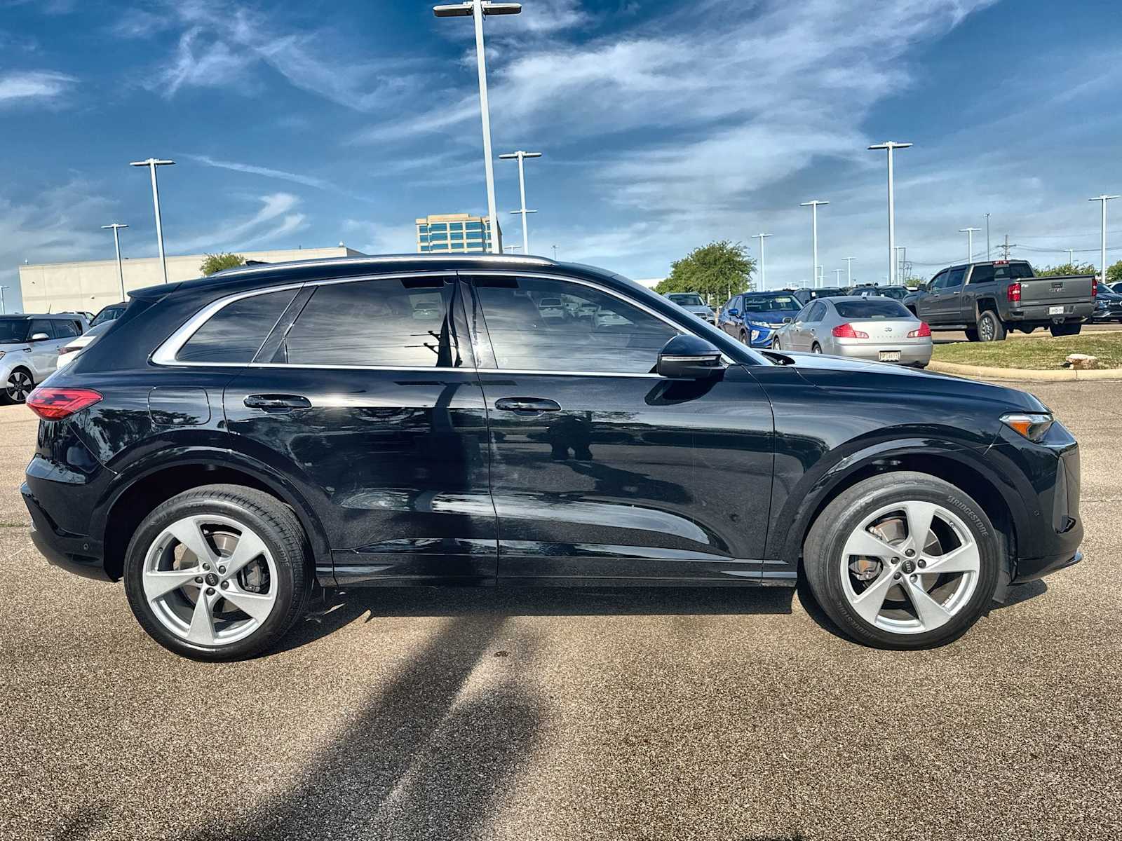 Thumbnail: 2025 Audi Q5 - 10