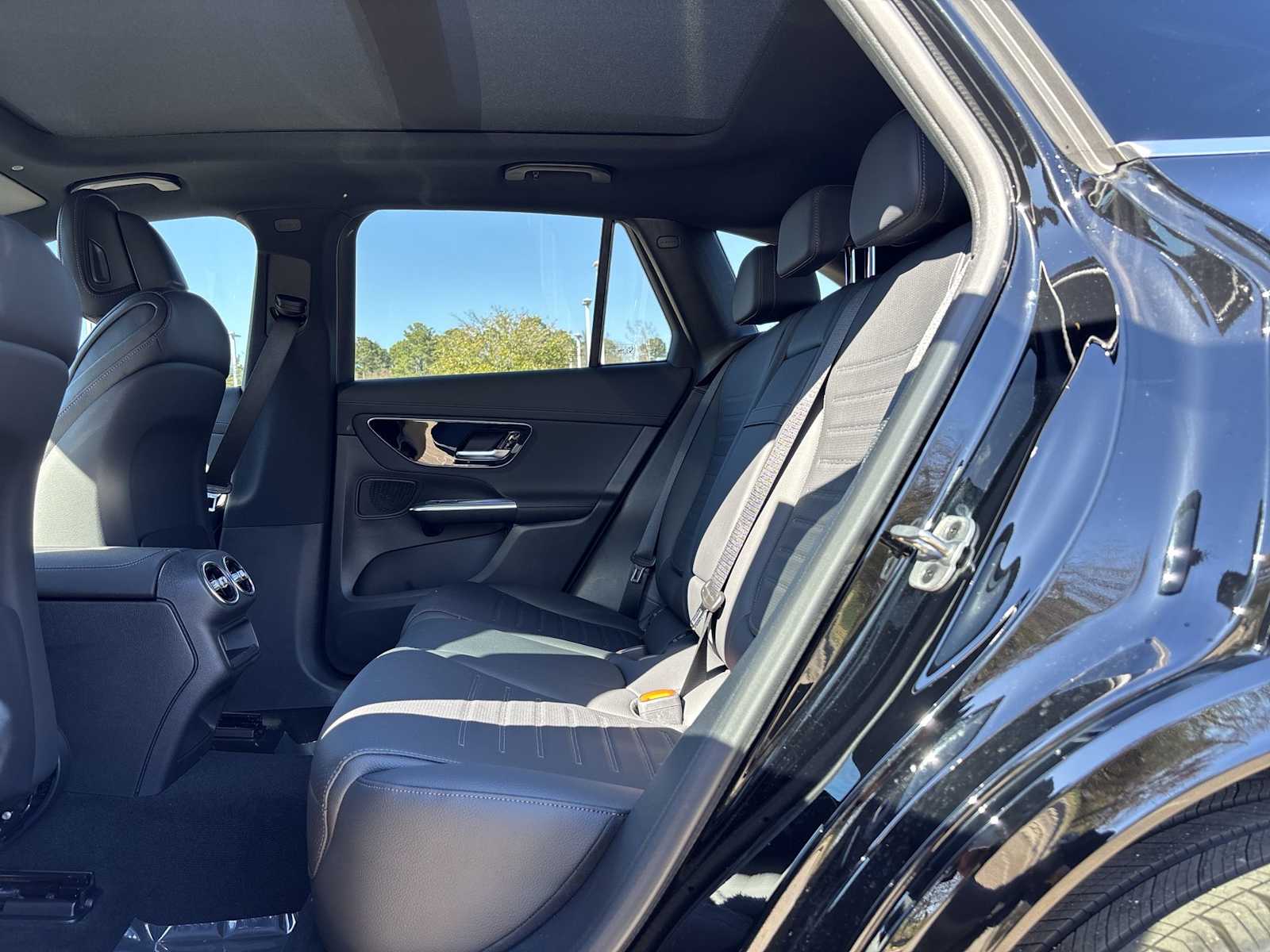 Thumbnail: 2026 Mercedes-Benz GLC - 18