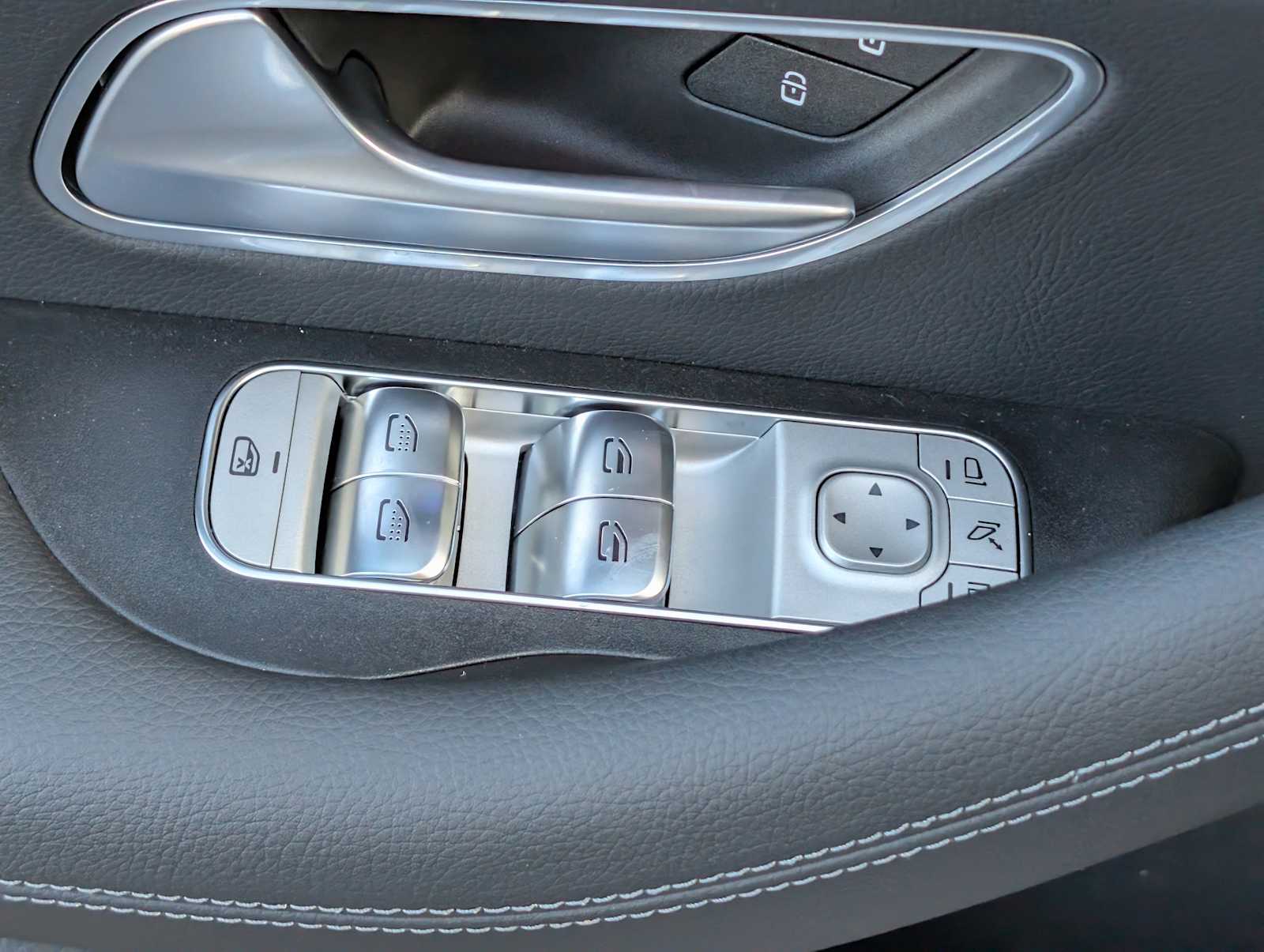 Thumbnail: 2026 Mercedes-Benz GLE - 12