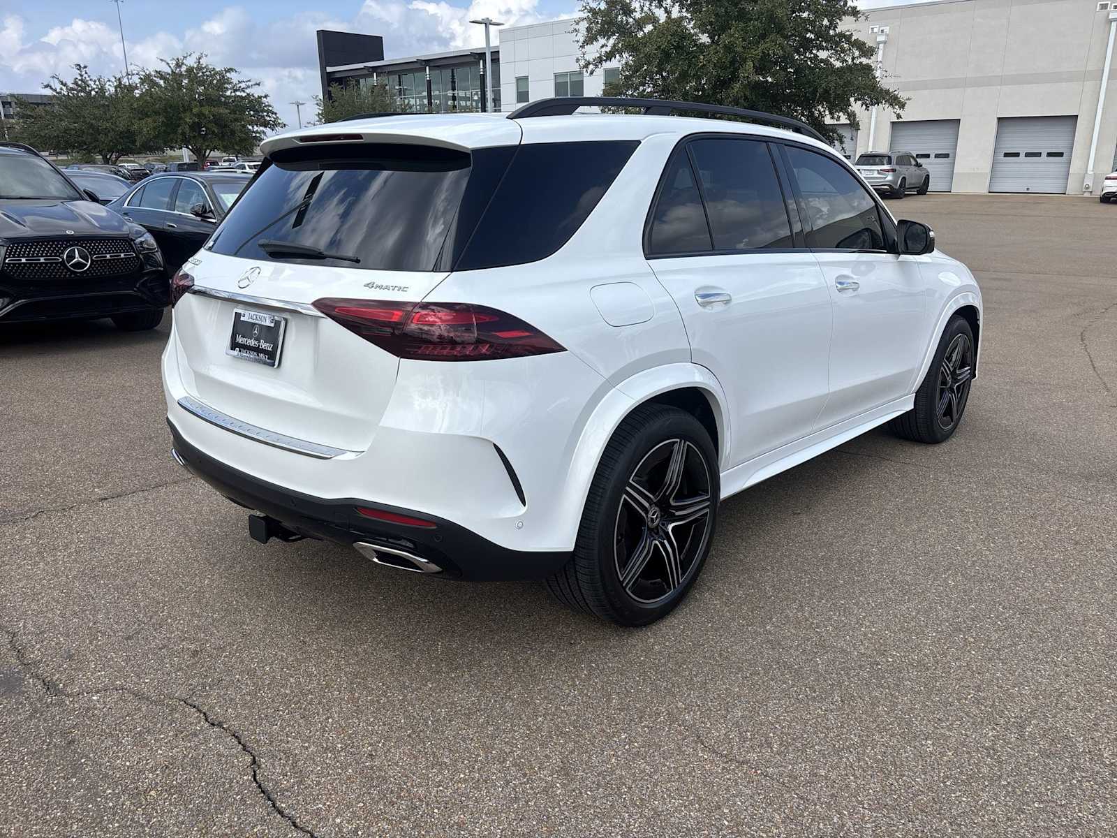 Thumbnail: 2026 Mercedes-Benz GLE - 6