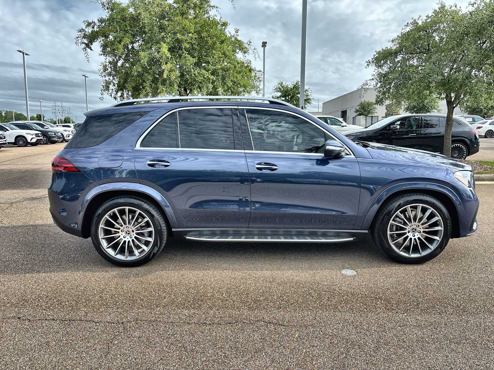 Thumbnail: 2026 Mercedes-Benz GLE - 10