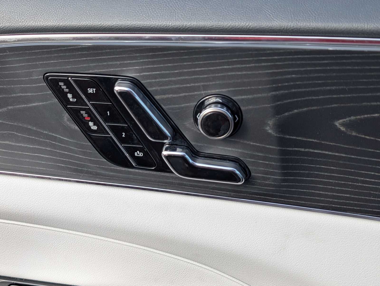 Thumbnail: 2024 Cadillac Lyriq - 26