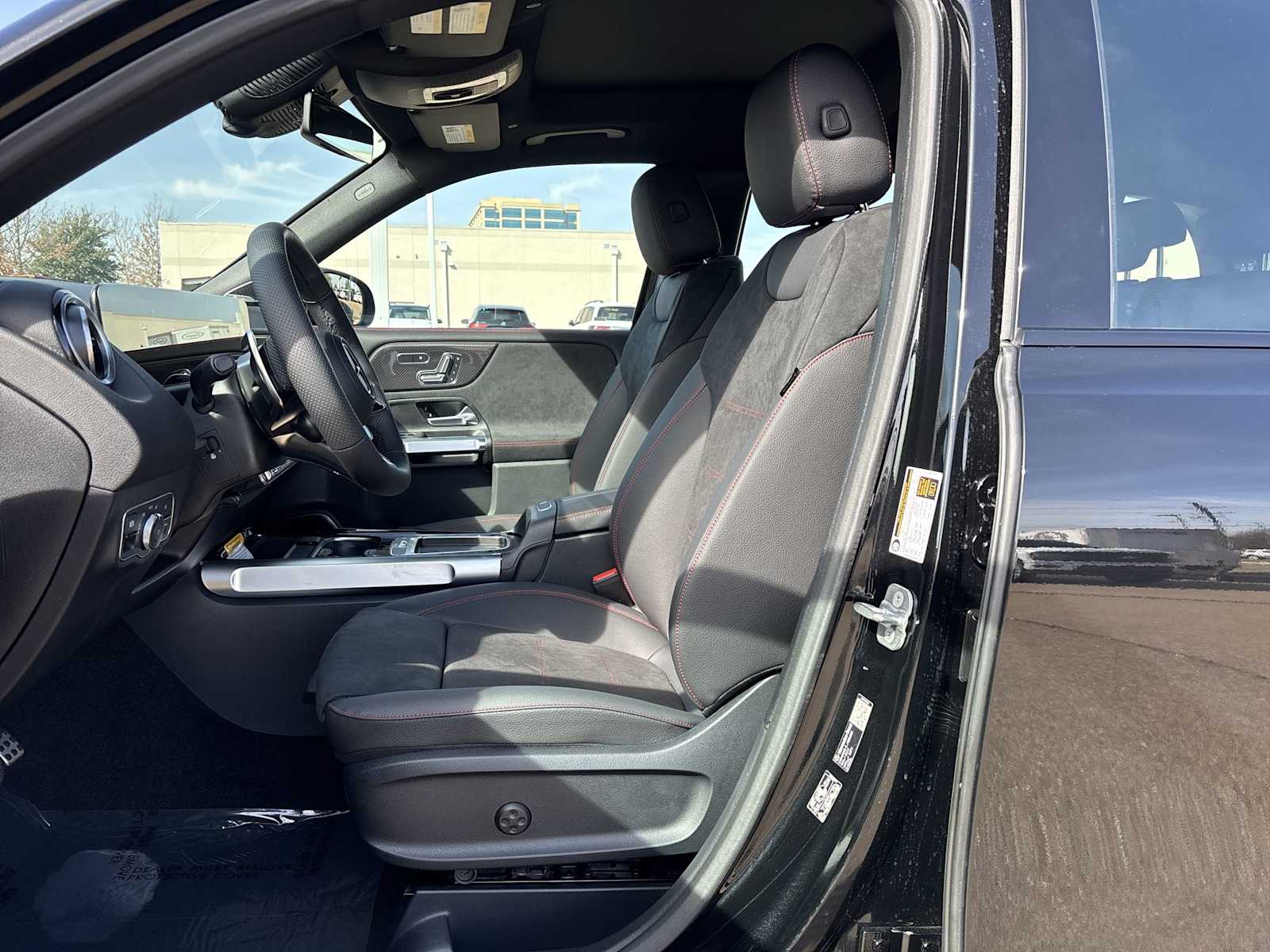 Thumbnail: 2026 Mercedes-Benz GLB - 15