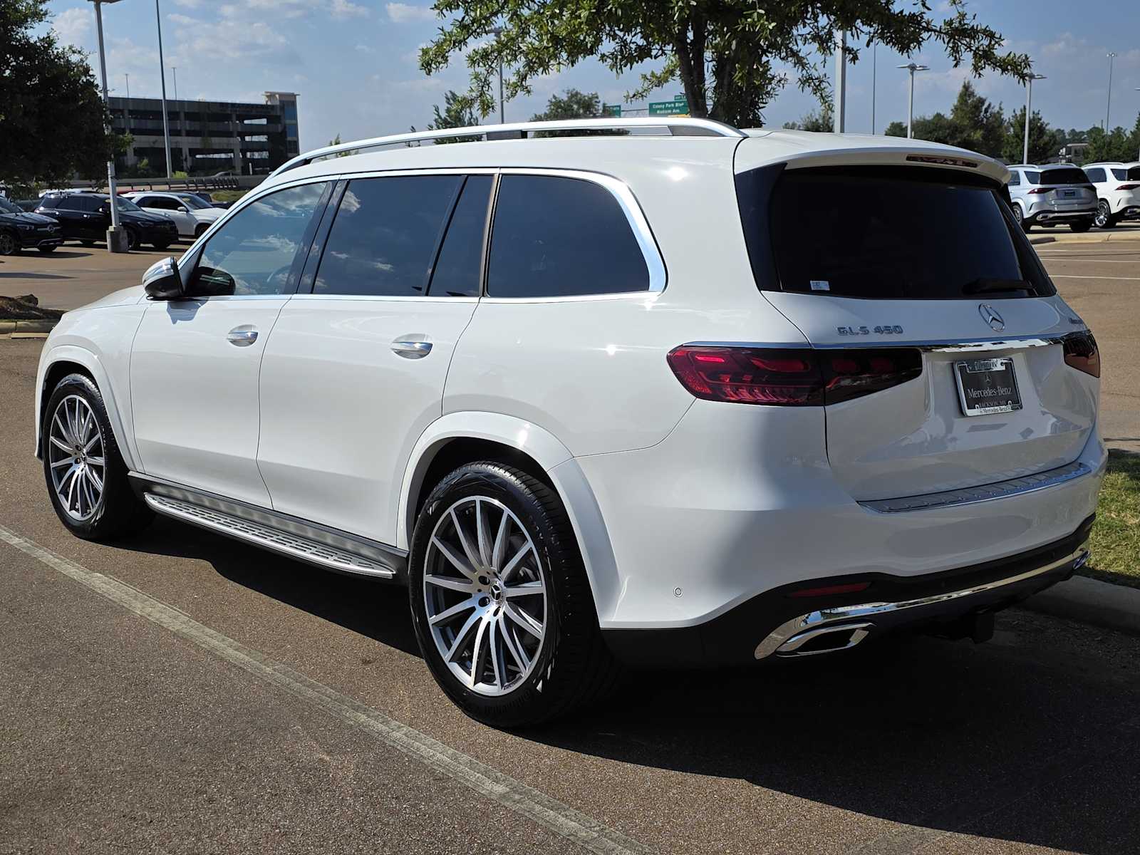 2025 Mercedes Benz GLS 450 photo 3