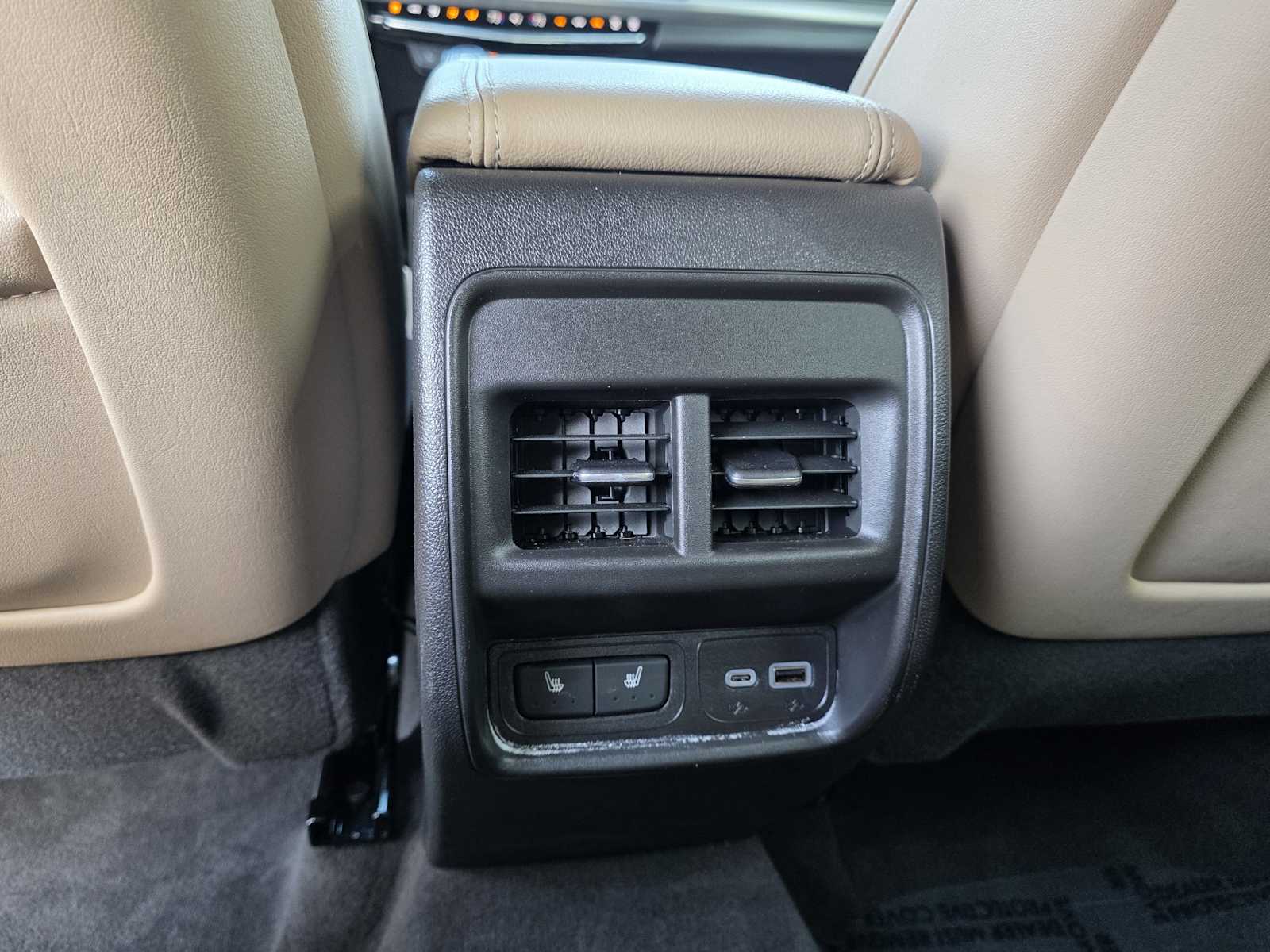 Thumbnail: 2025 Cadillac XT4 - 17