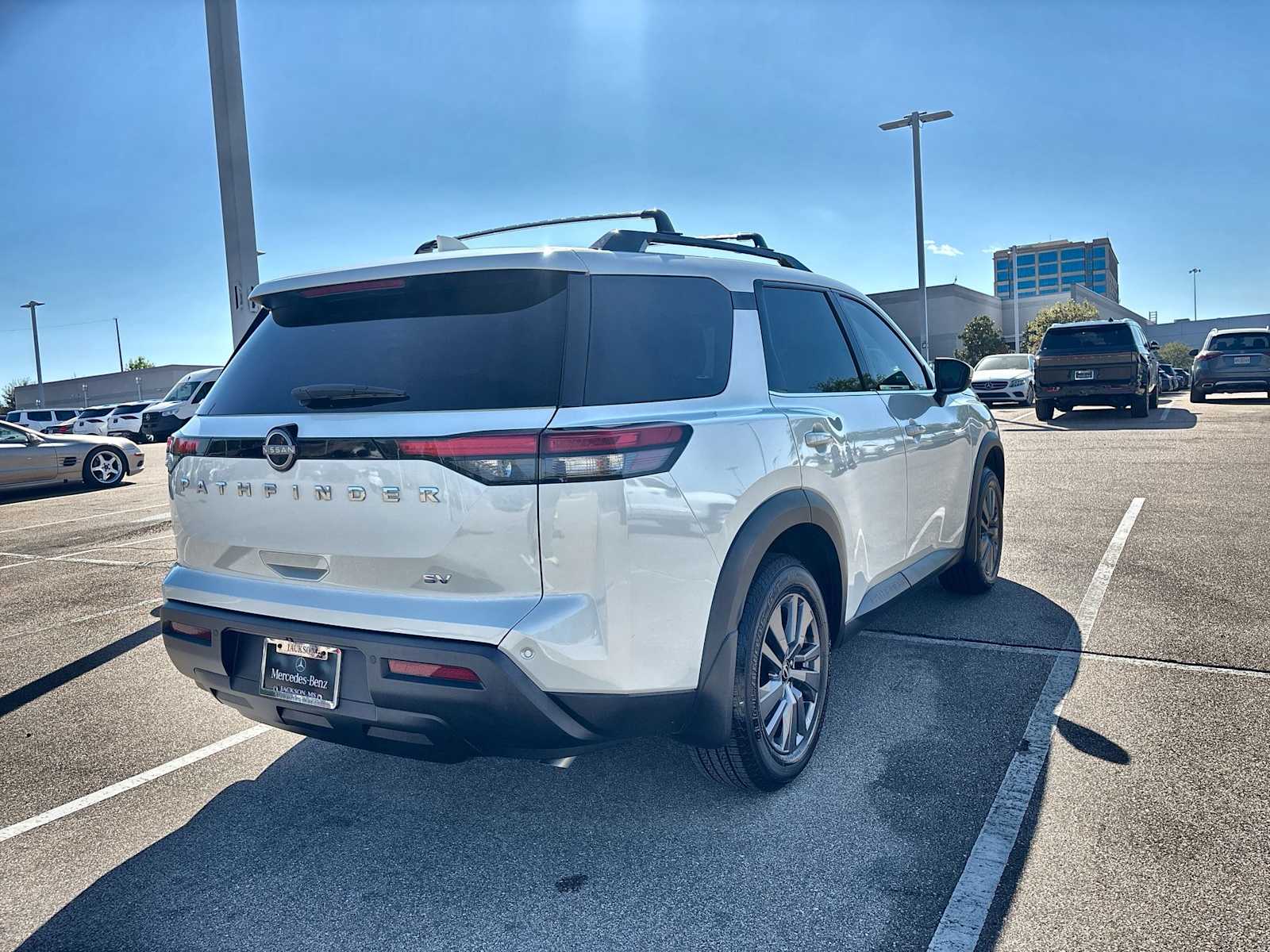 Thumbnail: 2022 Nissan Pathfinder - 8