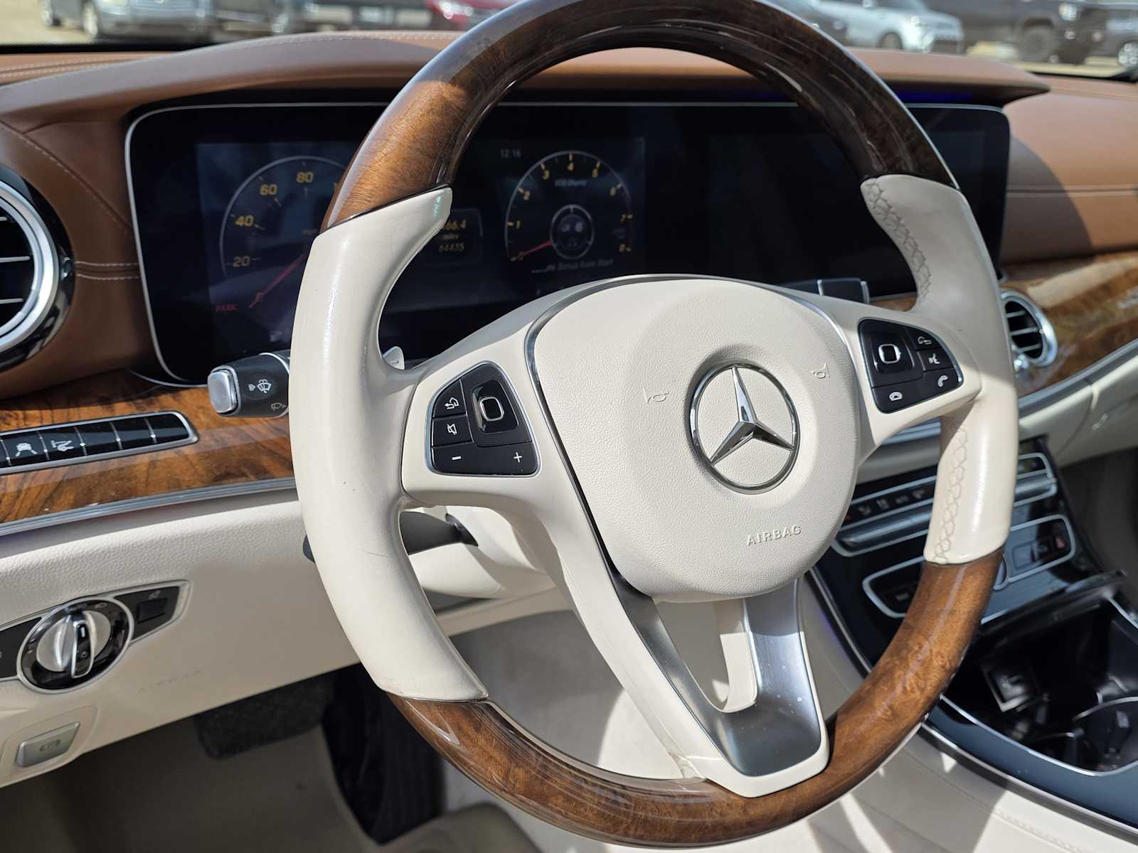 Thumbnail: 2017 Mercedes-Benz E-Class - 9