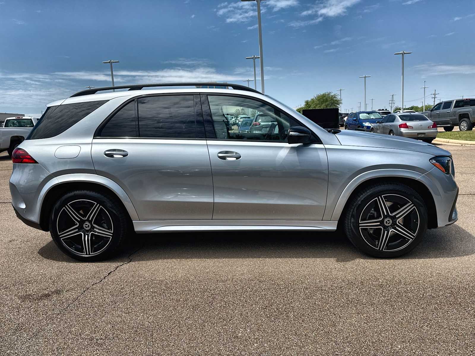 Thumbnail: 2026 Mercedes-Benz GLE - 10
