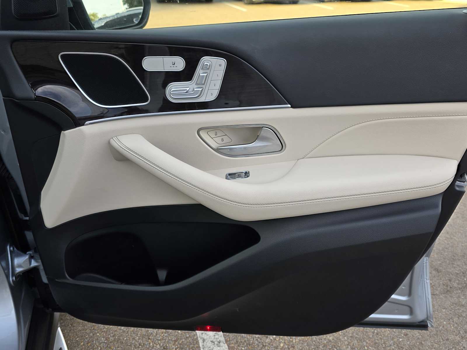 Thumbnail: 2025 Mercedes-Benz GLE - 12