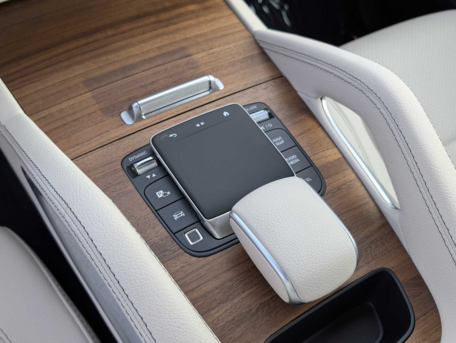 Thumbnail: 2026 Mercedes-Benz GLE - 22