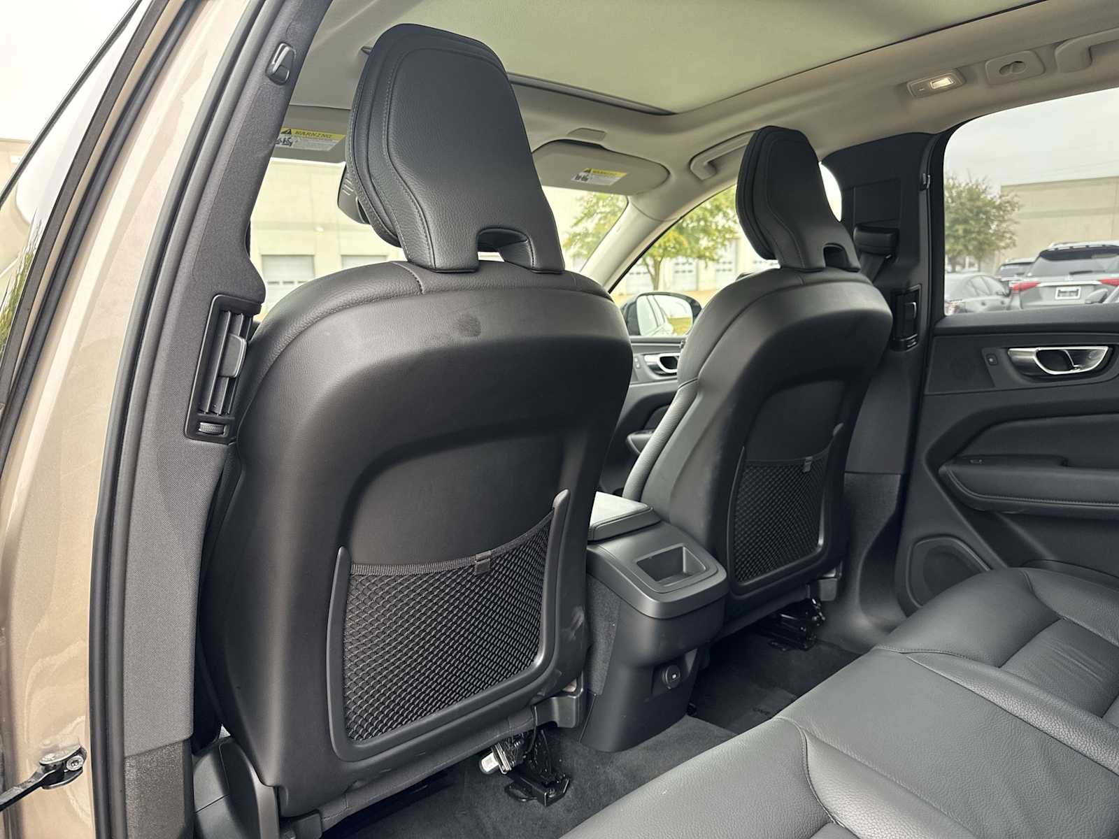 Thumbnail: 2025 Volvo XC60 - 16