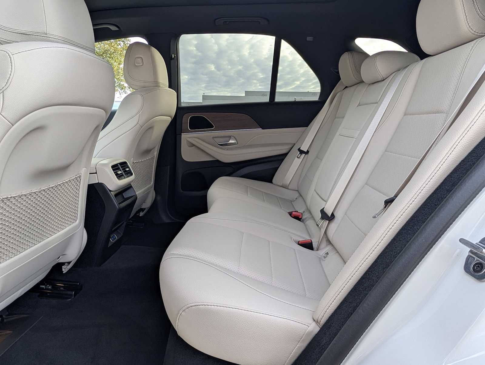 Thumbnail: 2026 Mercedes-Benz GLE - 28