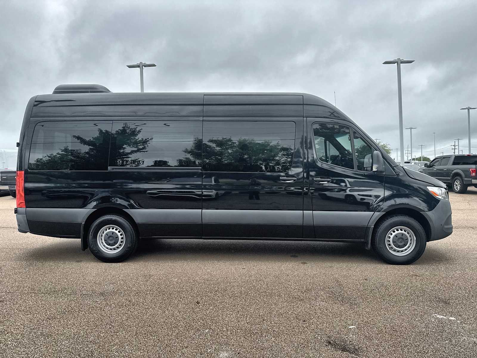 Thumbnail: 2023 Mercedes-Benz Sprinter - 10