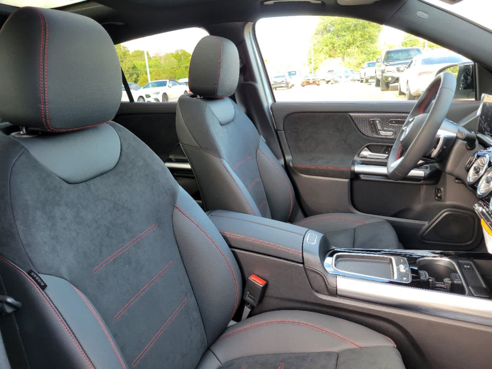 Thumbnail: 2025 Mercedes-Benz GLA - 20