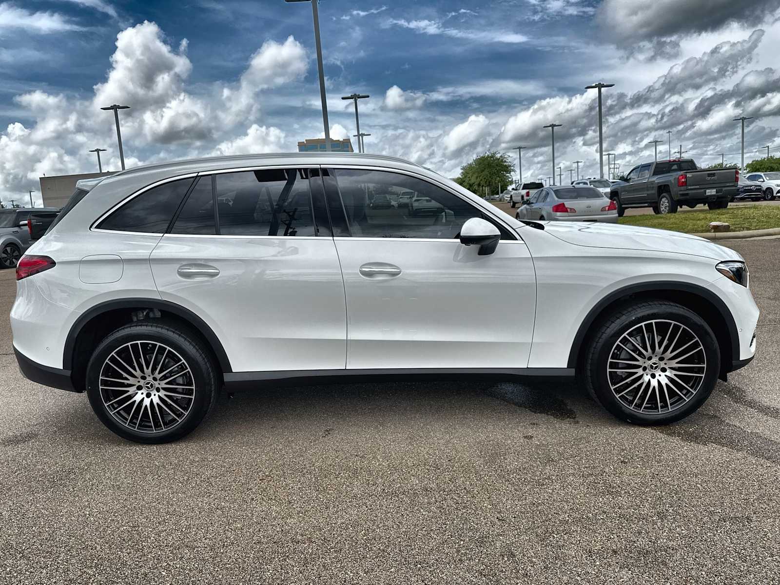 Thumbnail: 2026 Mercedes-Benz GLC - 10