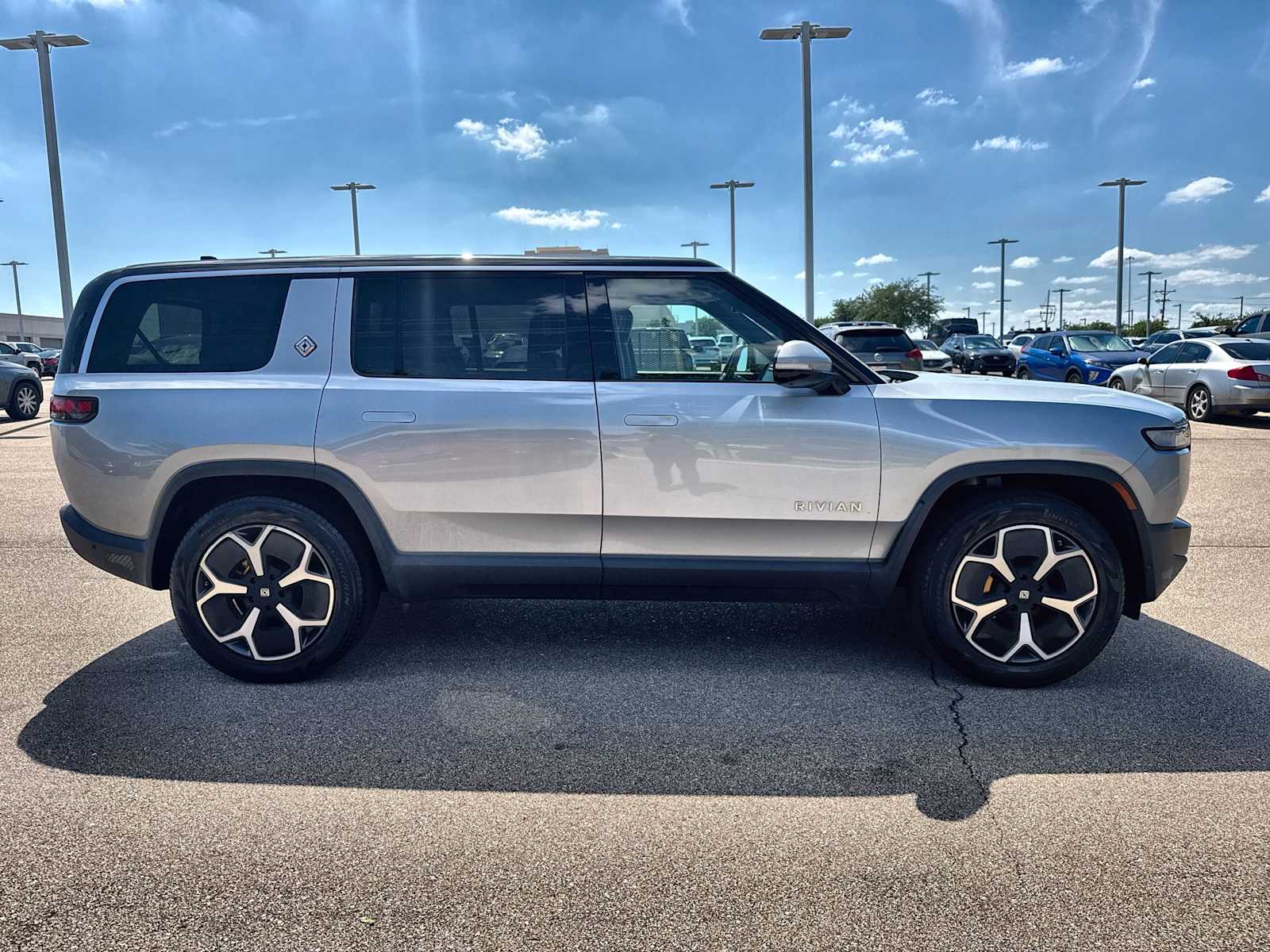 Thumbnail: 2023 Rivian R1S - 10