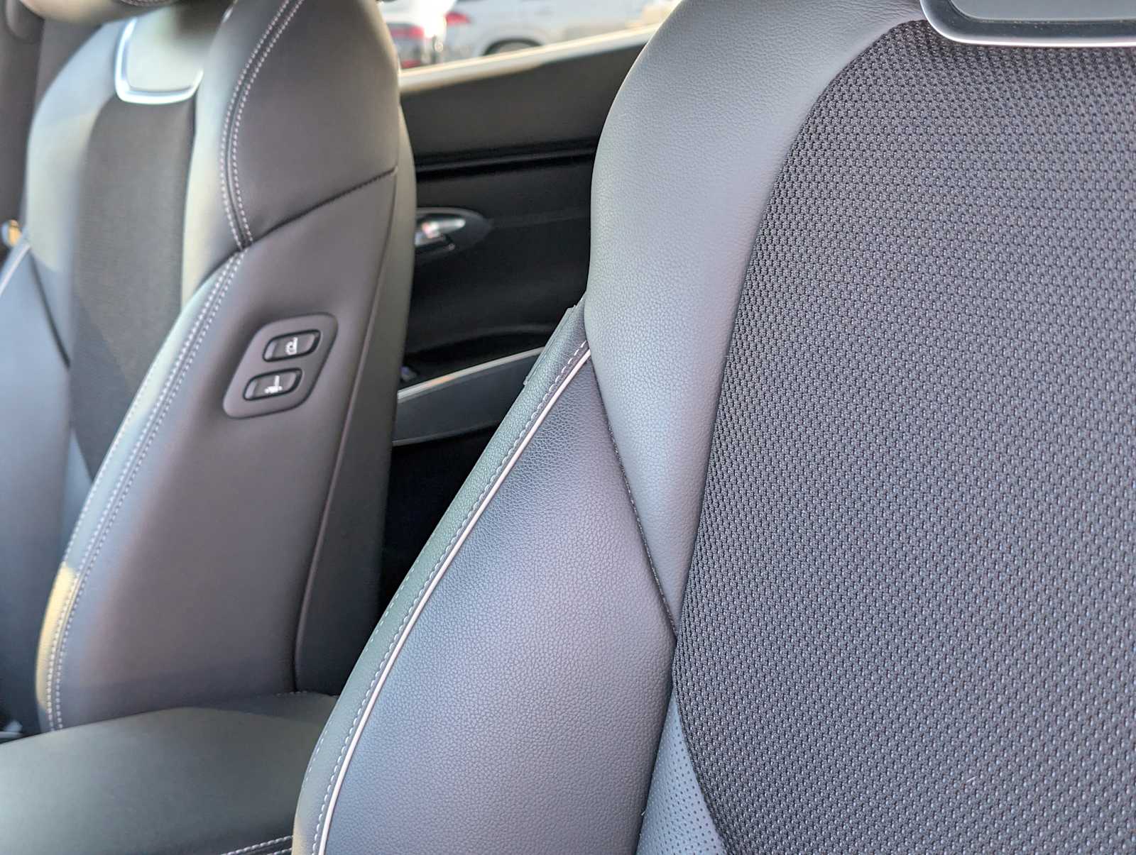 Thumbnail: 2024 Genesis GV70 - 12