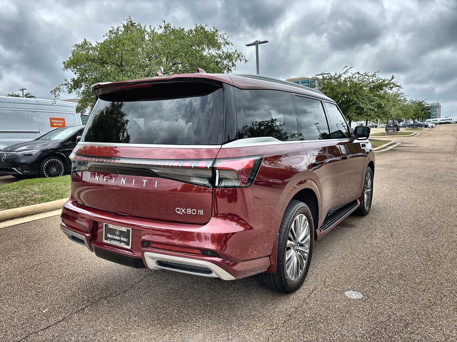 Thumbnail: 2025 INFINITI QX80 - 8