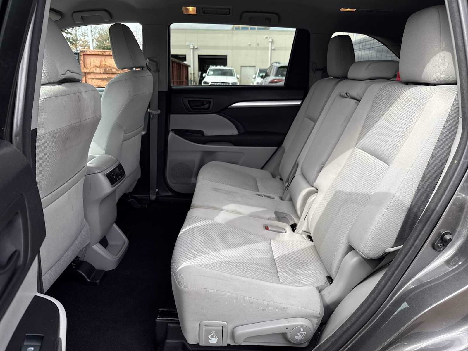 Thumbnail: 2017 Toyota Highlander - 17