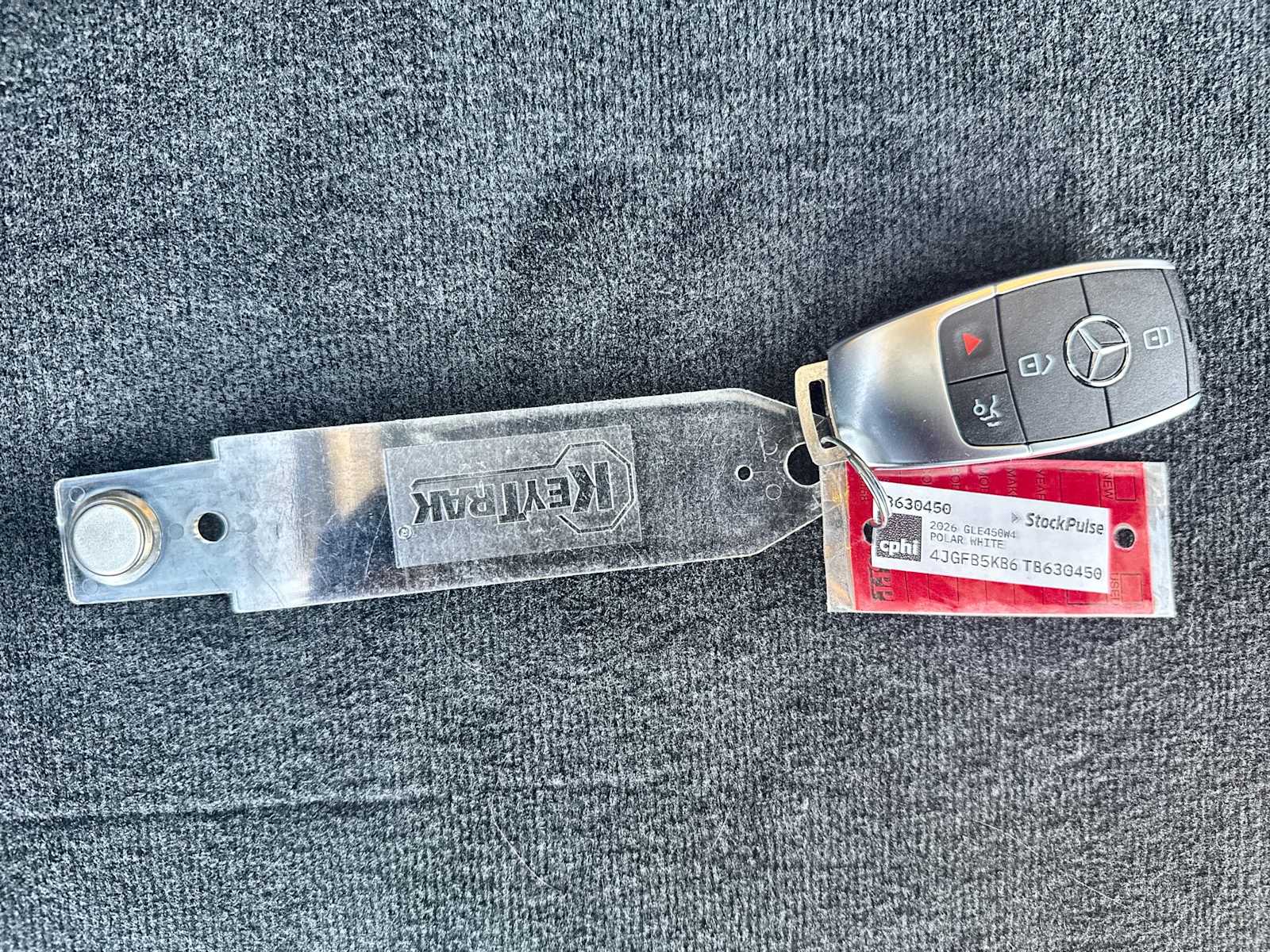 Thumbnail: 2026 Mercedes-Benz GLE - 26