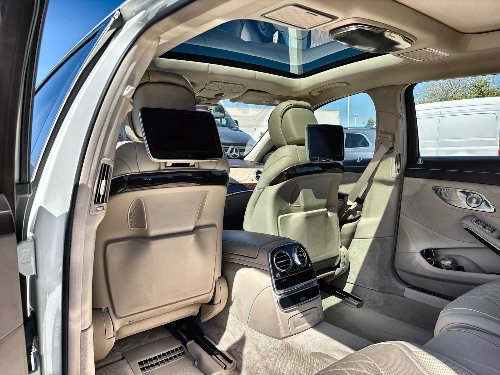 Thumbnail: 2016 Mercedes-Benz S-Class - 18