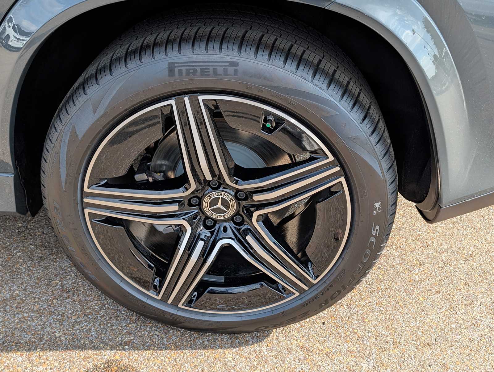 Thumbnail: 2026 Mercedes-Benz GLE - 26