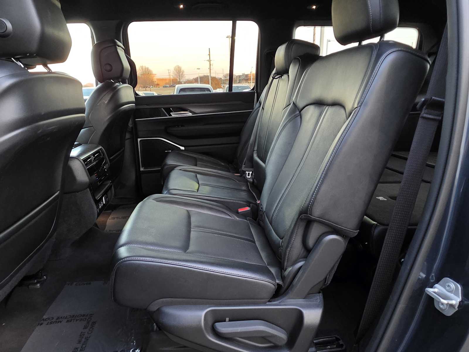 Thumbnail: 2024 Jeep Wagoneer - 19