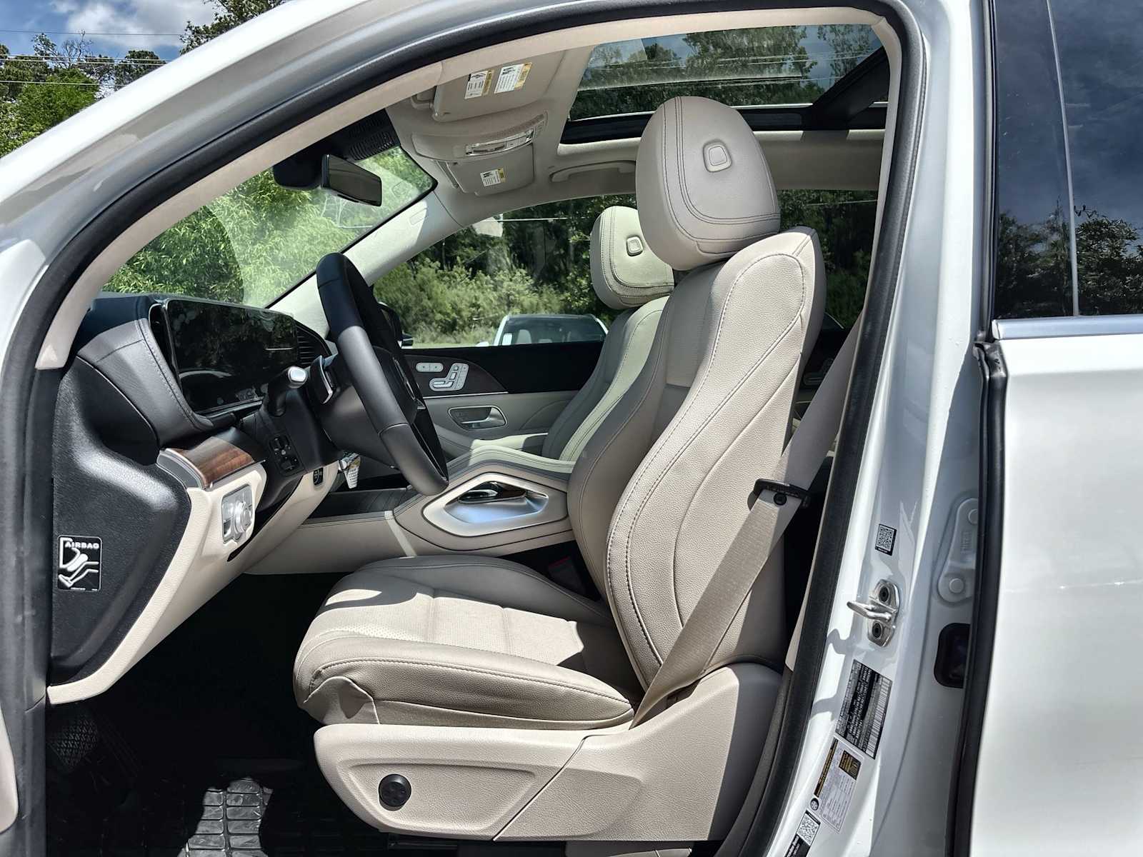 Thumbnail: 2026 Mercedes-Benz GLS - 3