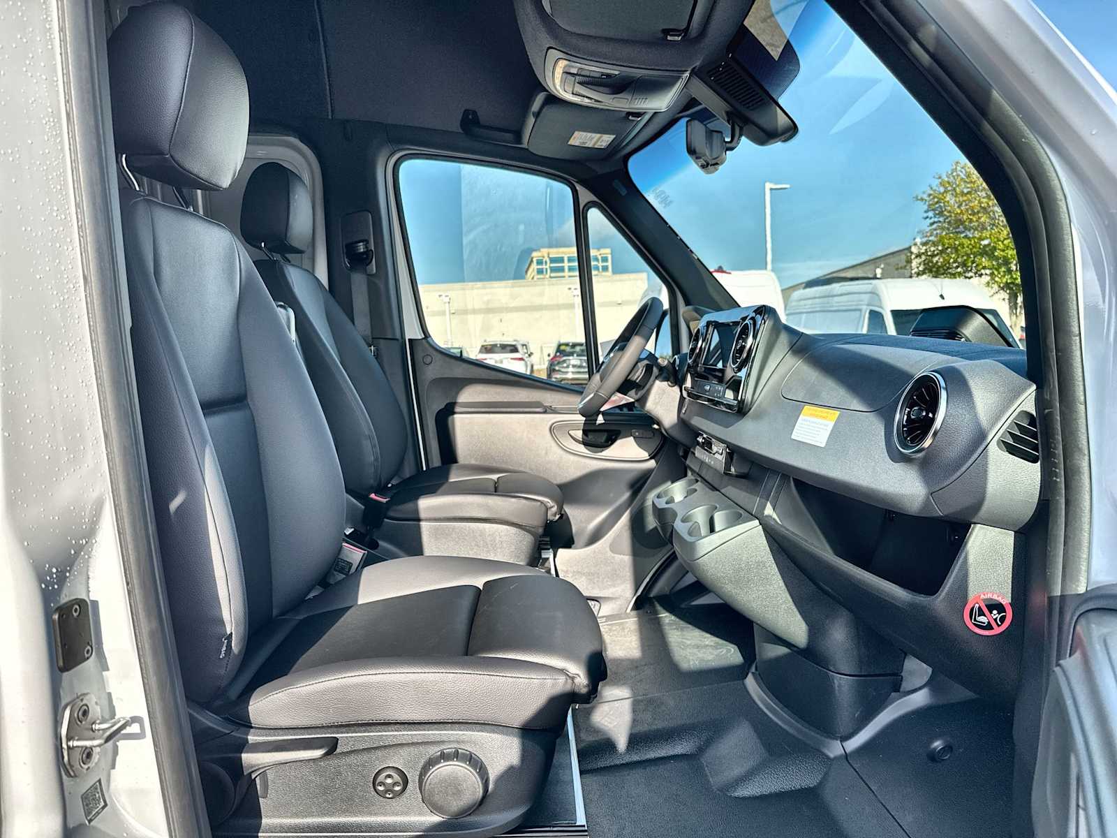 Thumbnail: 2026 Mercedes-Benz Sprinter - 8