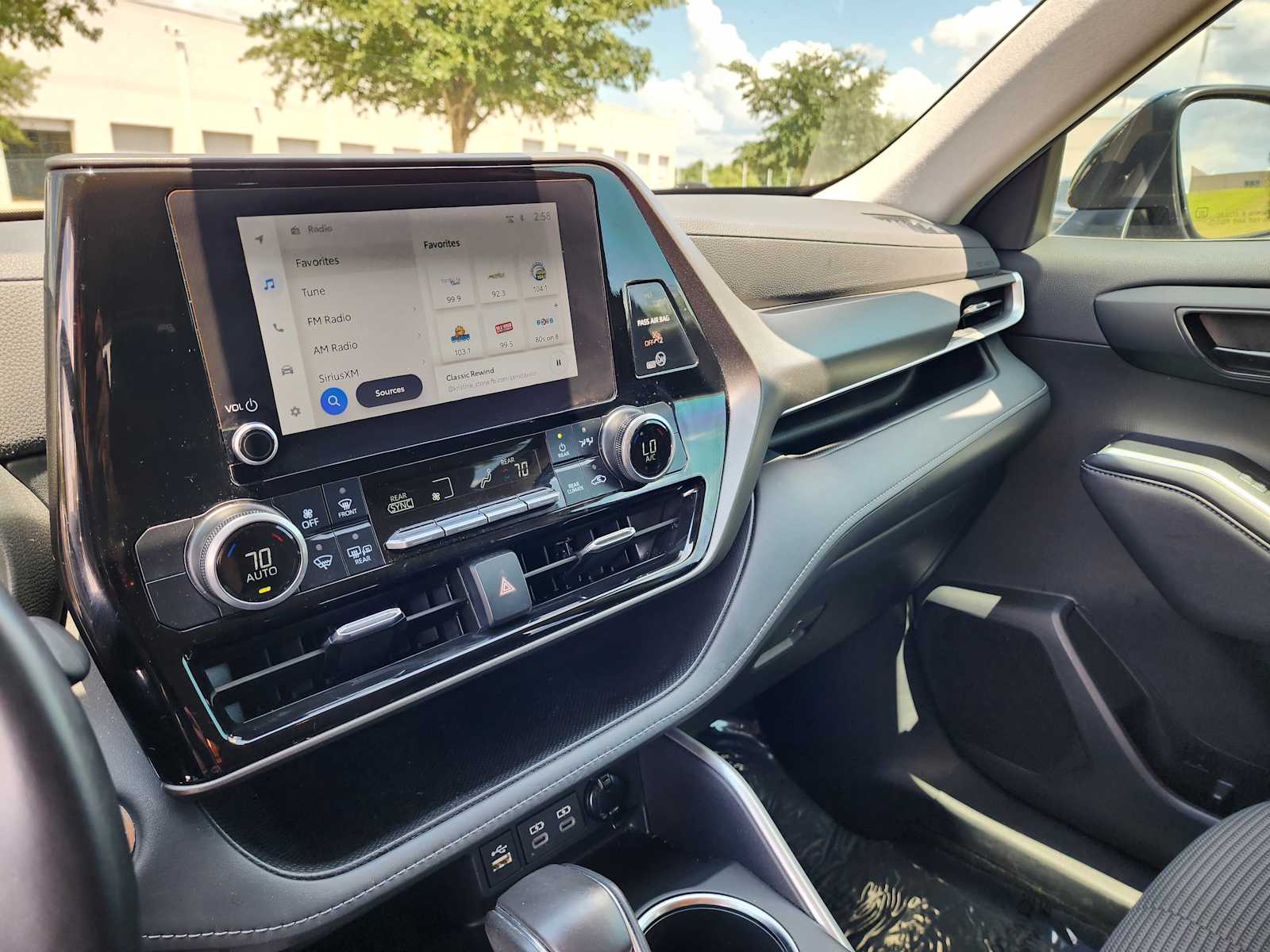 Thumbnail: 2023 Toyota Highlander - 14