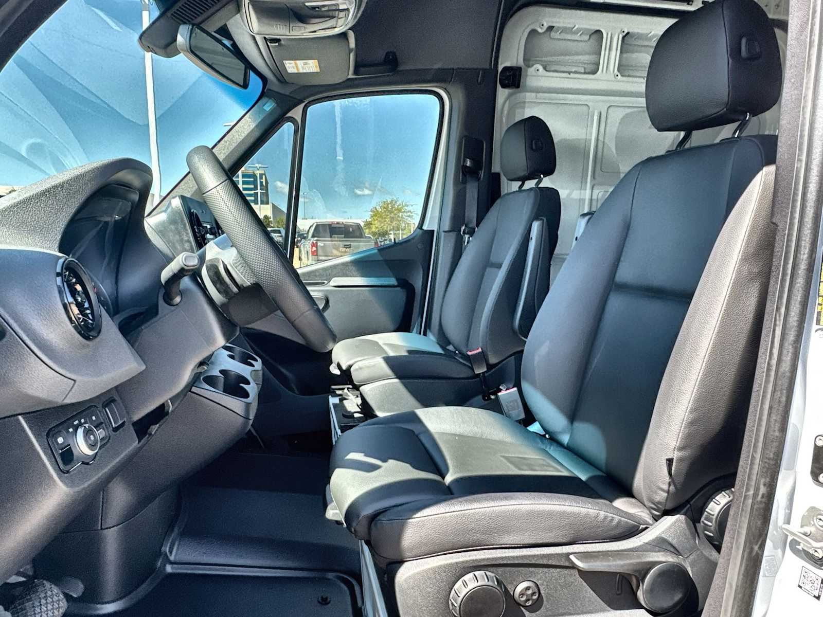 Thumbnail: 2026 Mercedes-Benz Sprinter - 3