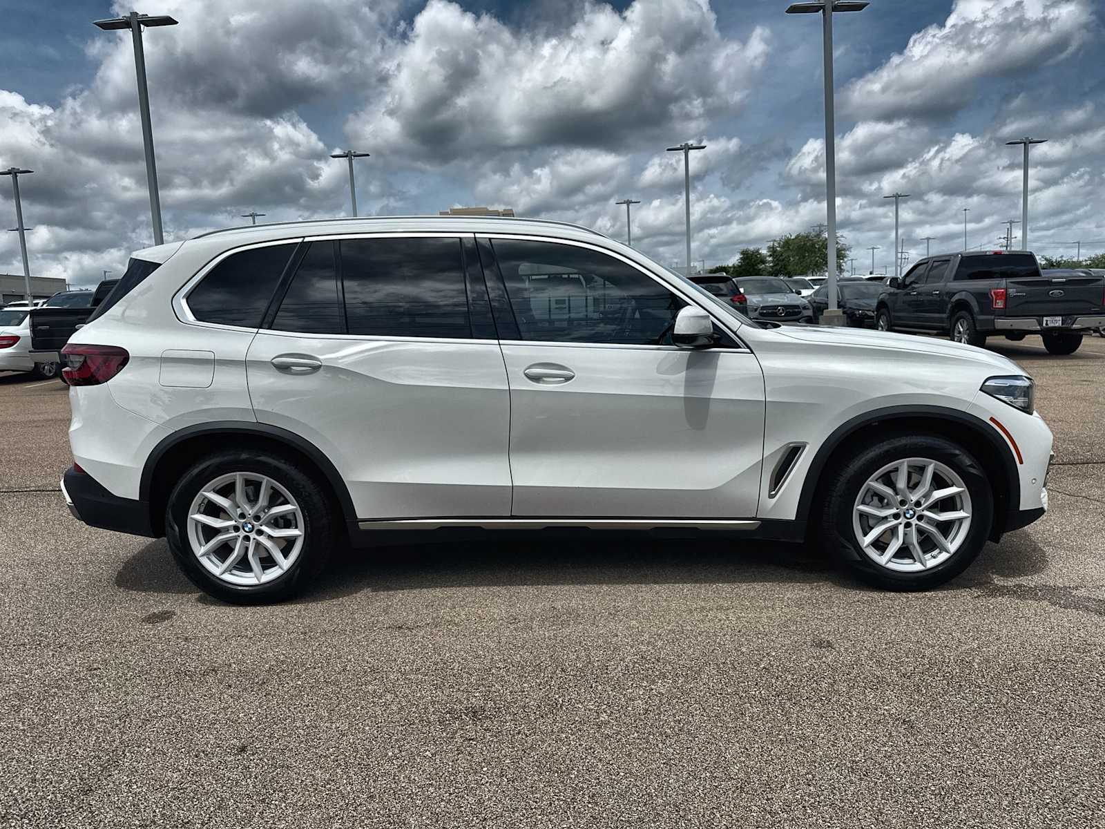 Thumbnail: 2023 BMW X5 - 10