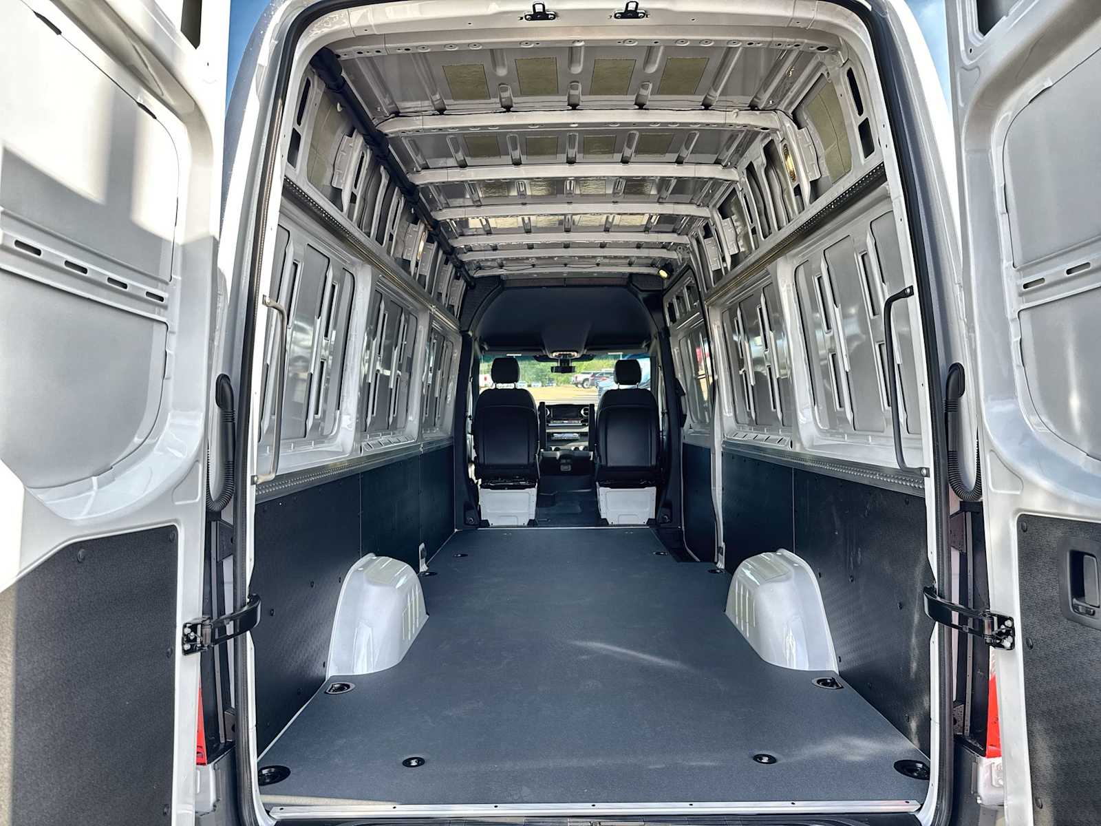 Thumbnail: 2026 Mercedes-Benz Sprinter - 16