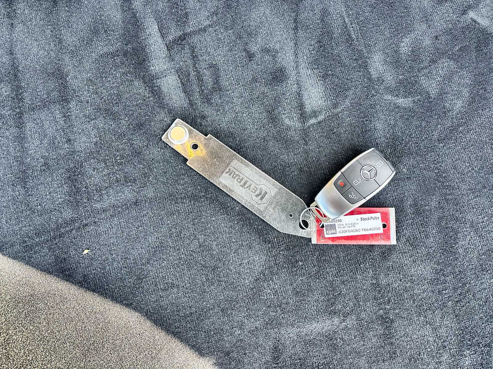 Thumbnail: 2026 Mercedes-Benz GLE - 26