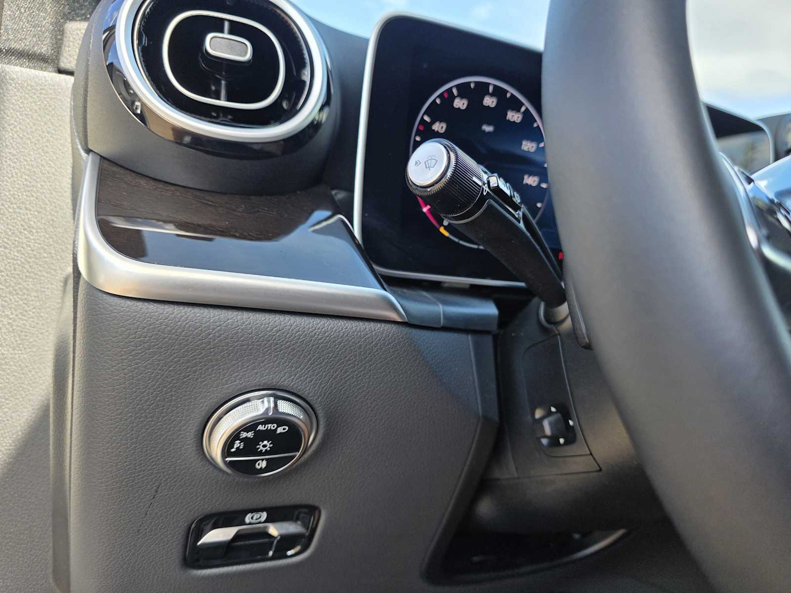 Thumbnail: 2025 Mercedes-Benz GLC - 19