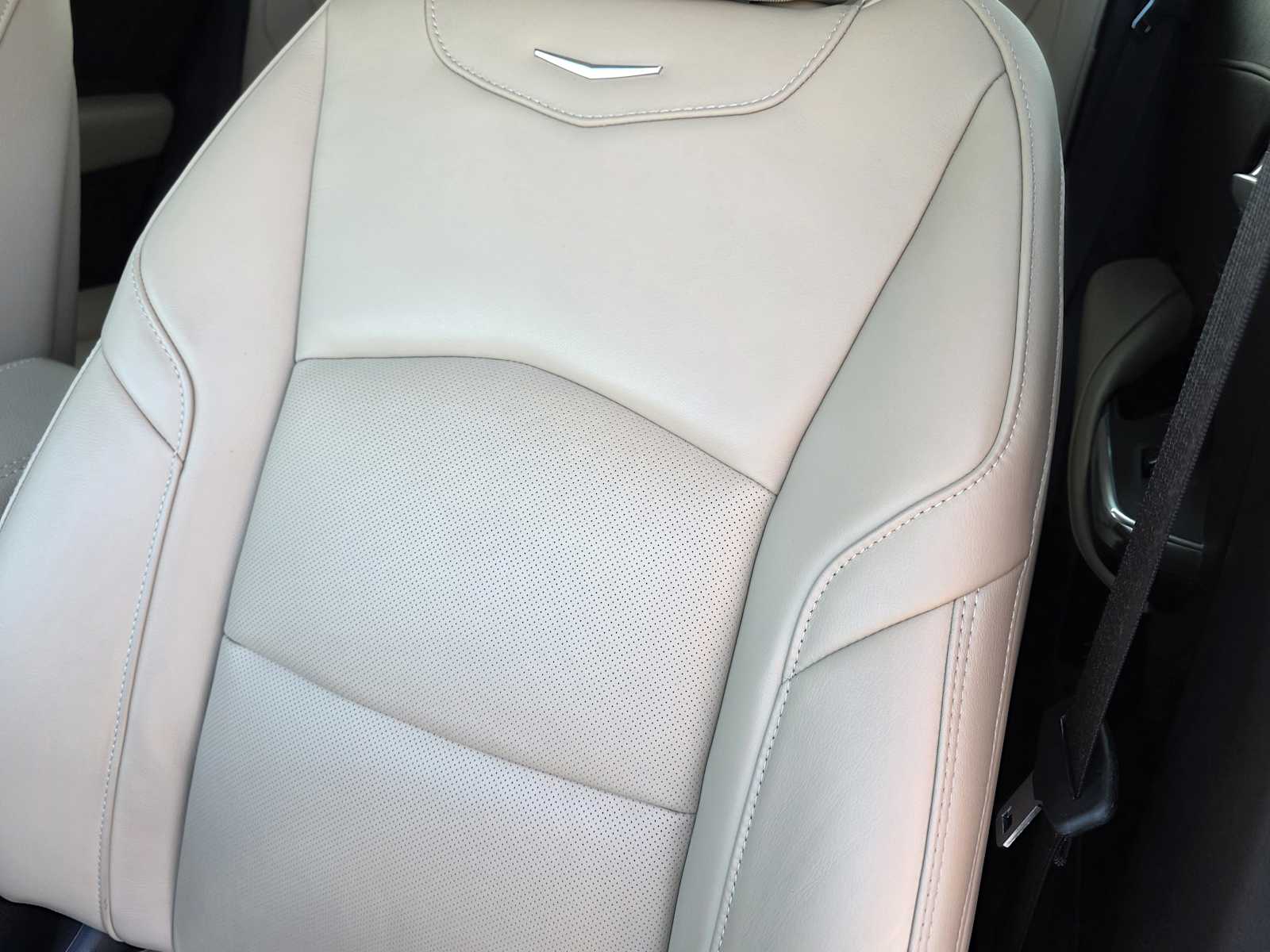 Thumbnail: 2025 Cadillac XT4 - 15