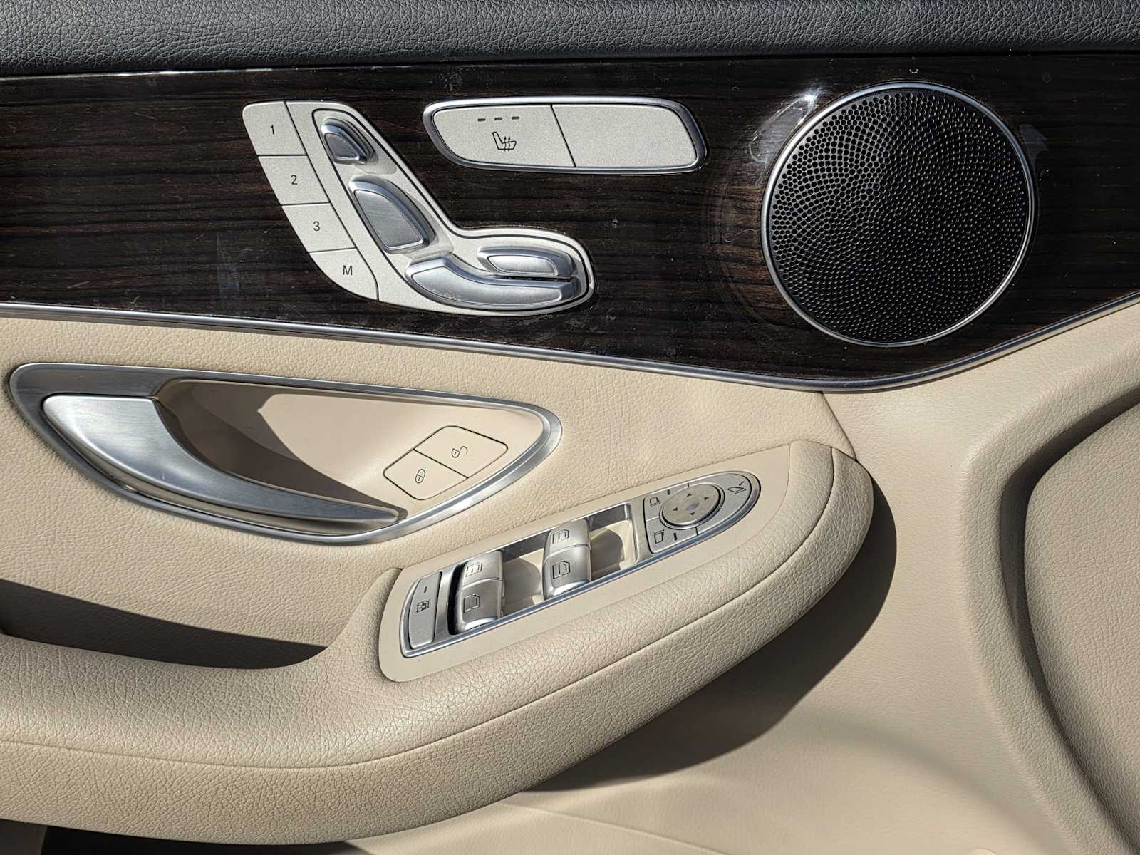 Thumbnail: 2022 Mercedes-Benz GLC - 18