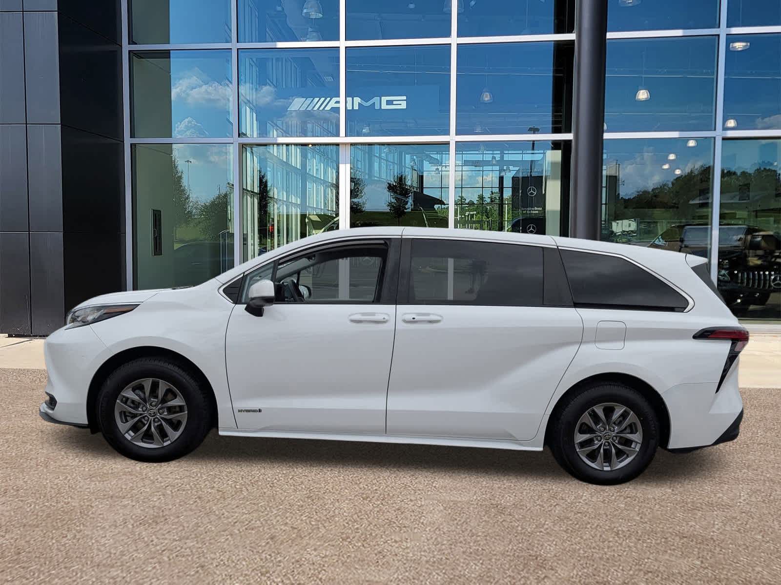 Thumbnail: 2021 Toyota Sienna - 7