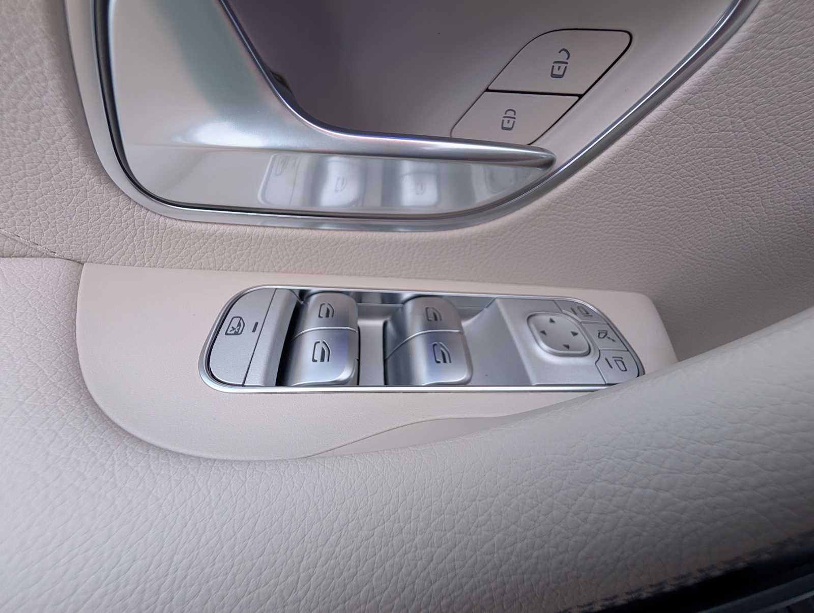 Thumbnail: 2026 Mercedes-Benz GLE - 17